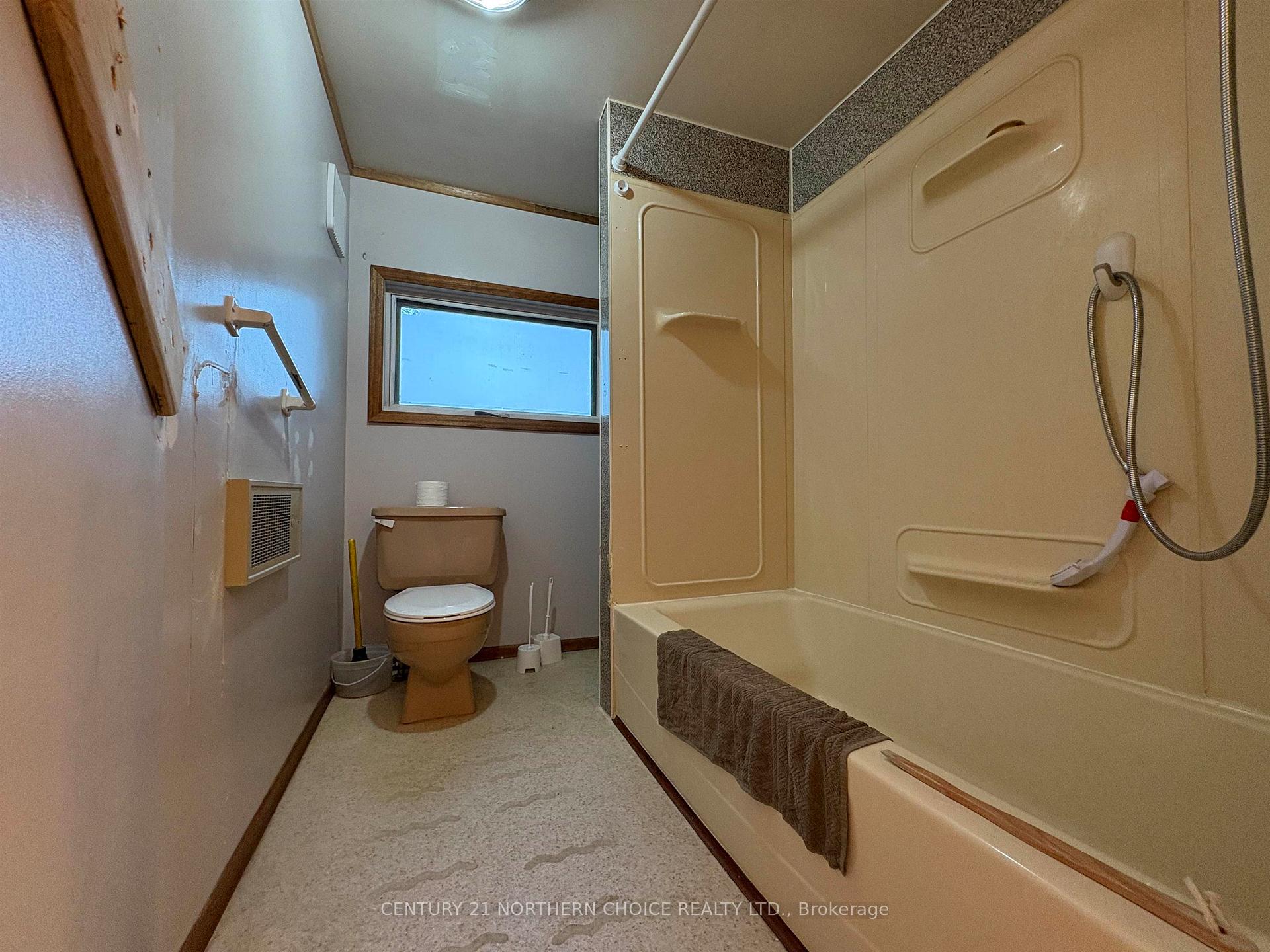 Photo 17 of 431 Fourth Street W, Fort Frances — HOMEH