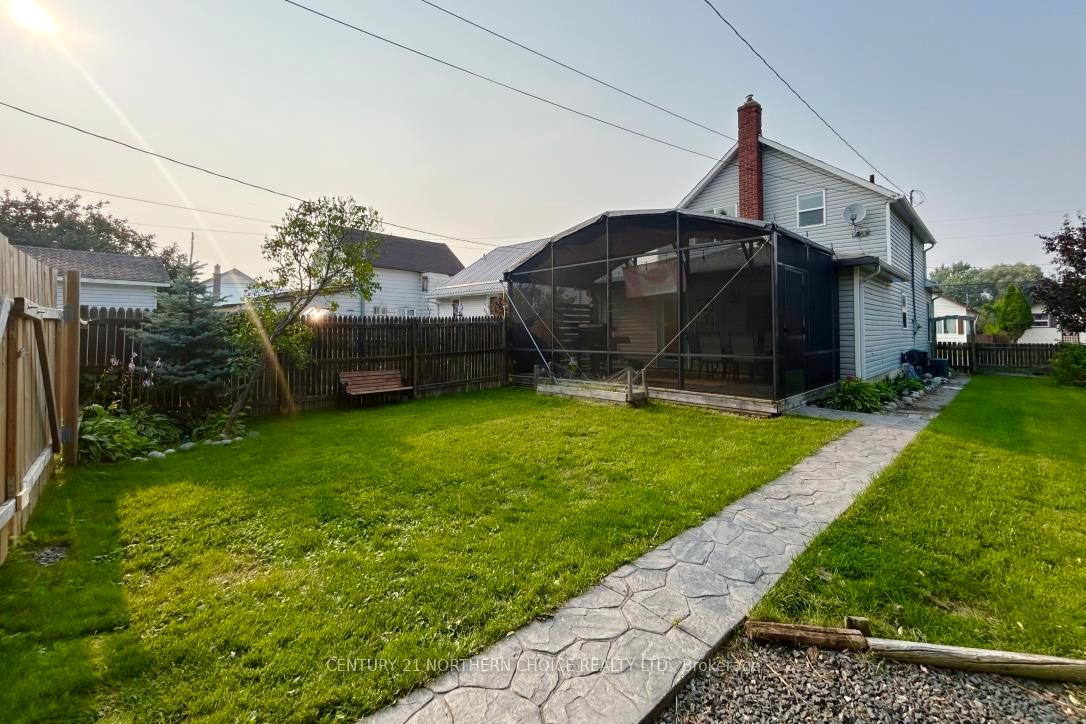 Photo 2 of 235 Third Street East, Fort Frances — HOMEH