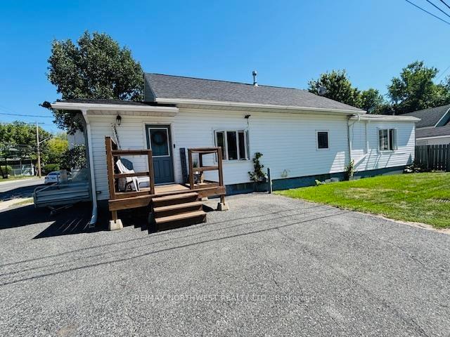 Photo 2 of 411 Ottawa St, Kenora, Keewatin — HOMEH