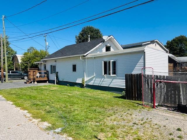Photo 3 of 411 Ottawa St, Kenora, Keewatin — HOMEH