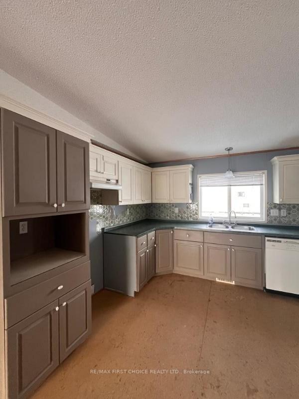Photo 4 of 209 Algoma Street, Greenstone — HOMEH