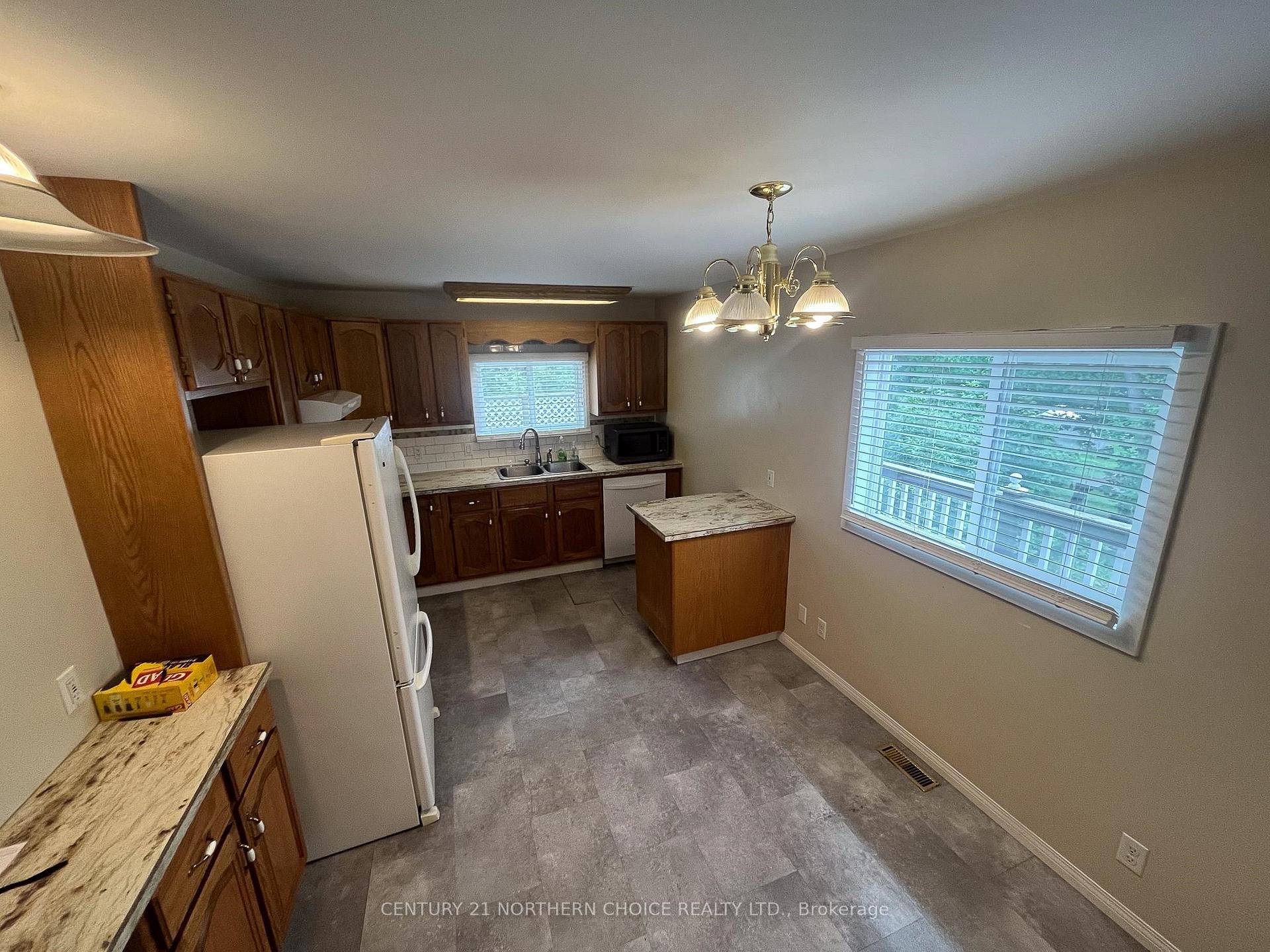 Photo 3 of 323 Tenth Street, Kenora, Keewatin — HOMEH