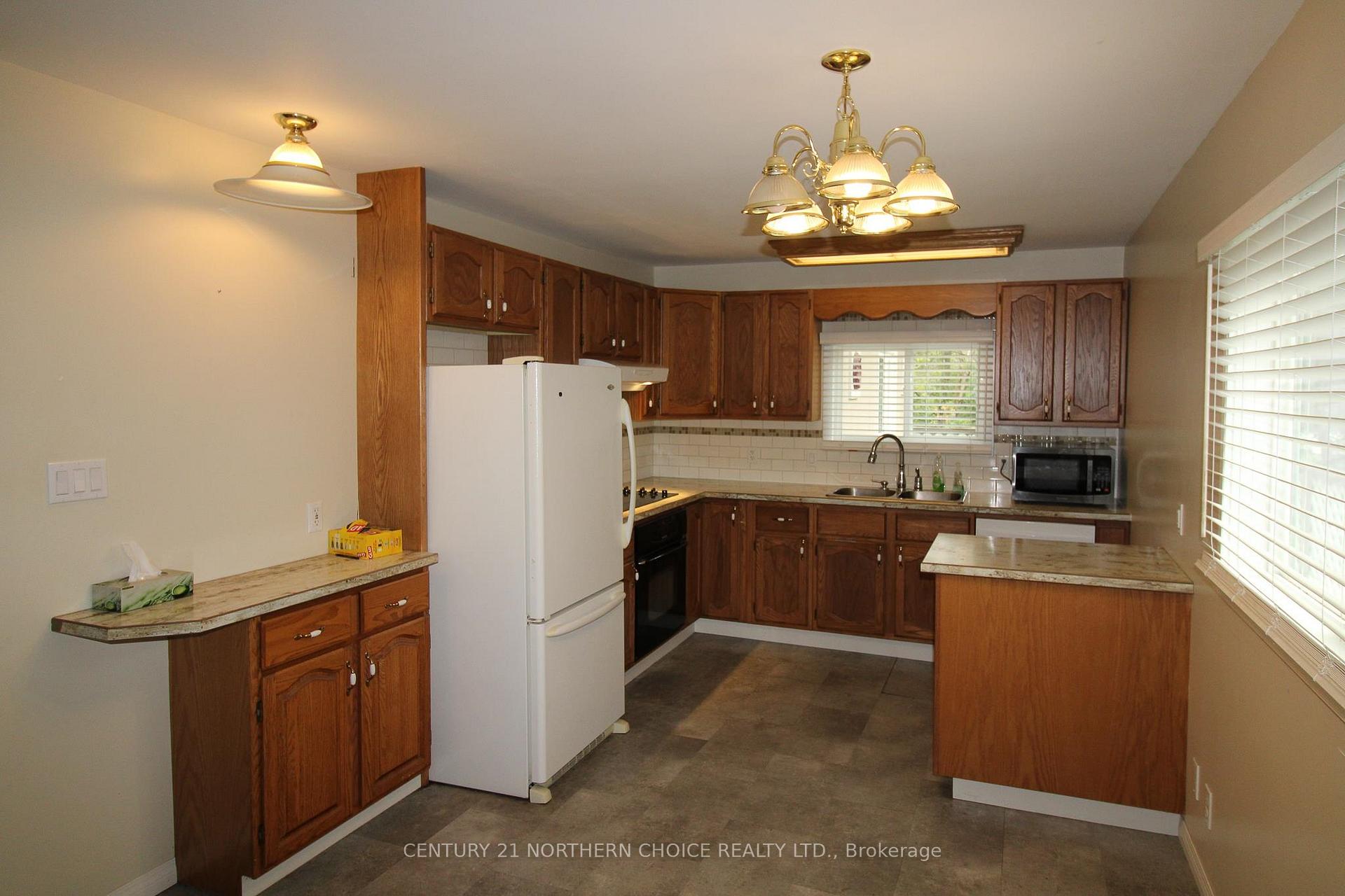 Photo 4 of 323 Tenth Street, Kenora, Keewatin — HOMEH