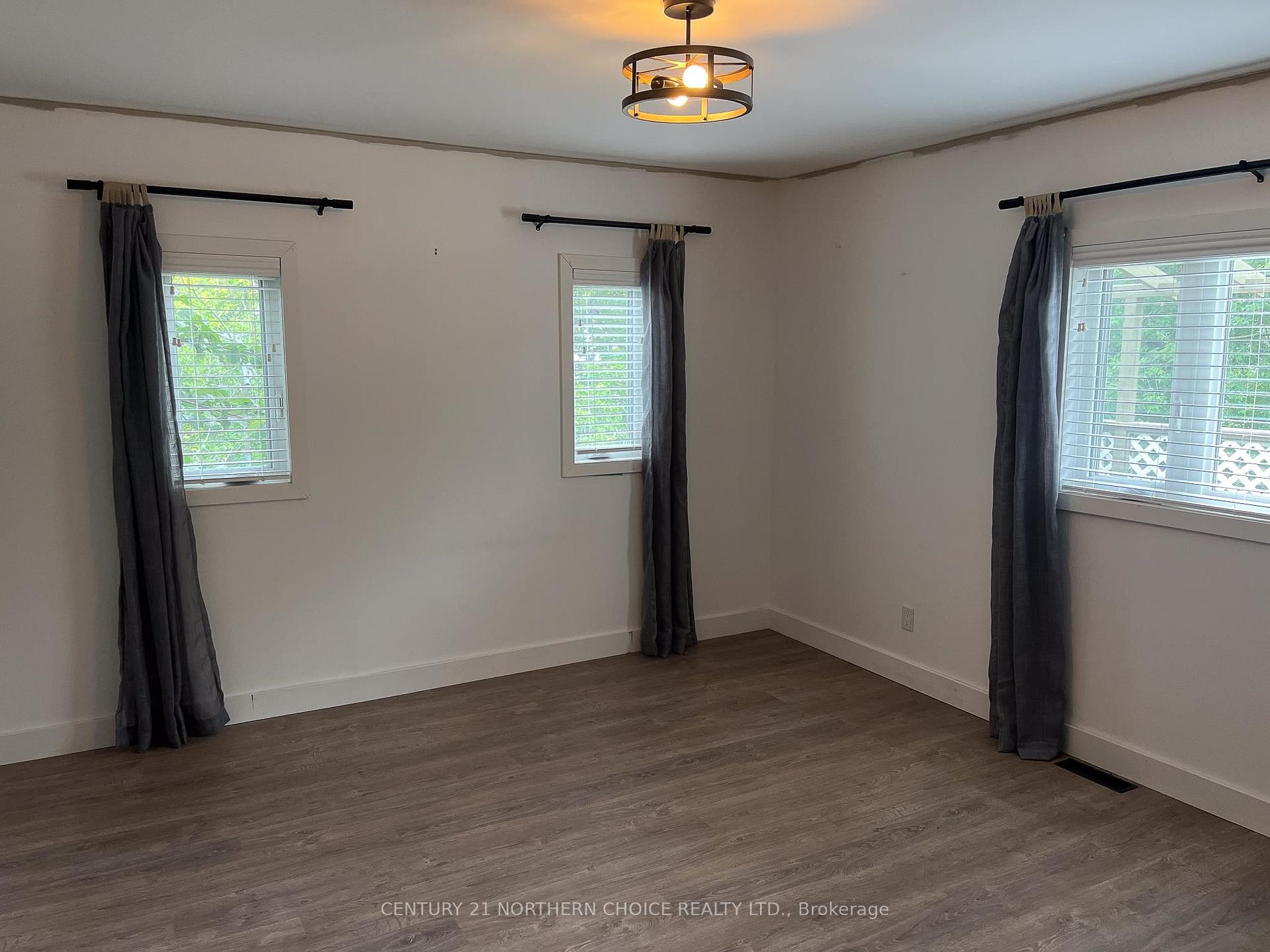 Photo 10 of 323 Tenth Street, Kenora, Keewatin — HOMEH
