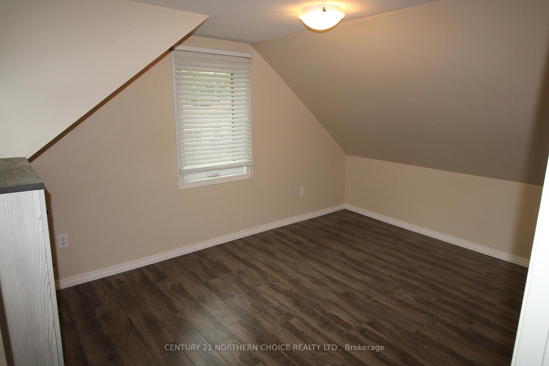 Photo 14 of 323 Tenth Street, Kenora, Keewatin — HOMEH