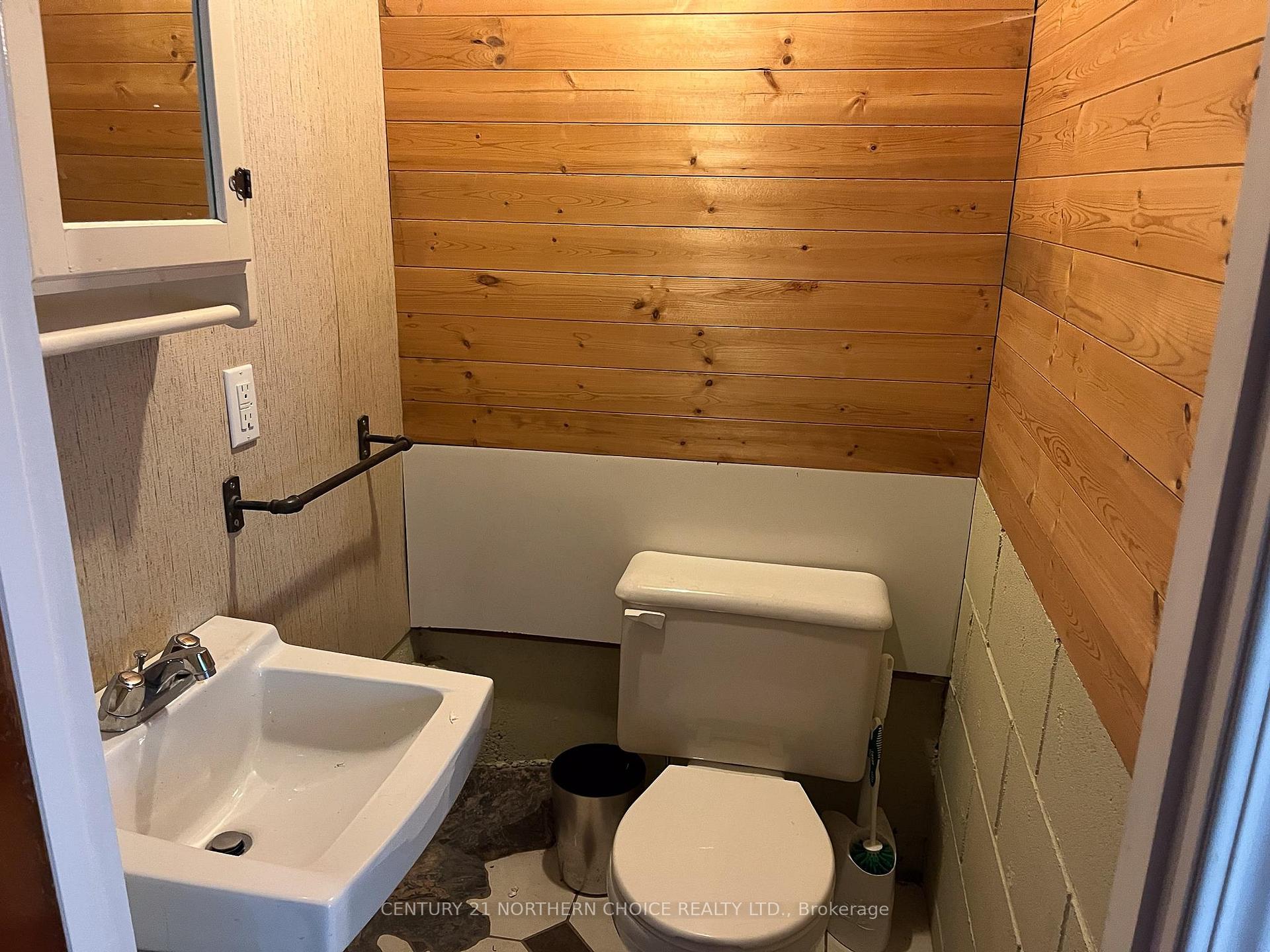 Photo 22 of 323 Tenth Street, Kenora, Keewatin — HOMEH