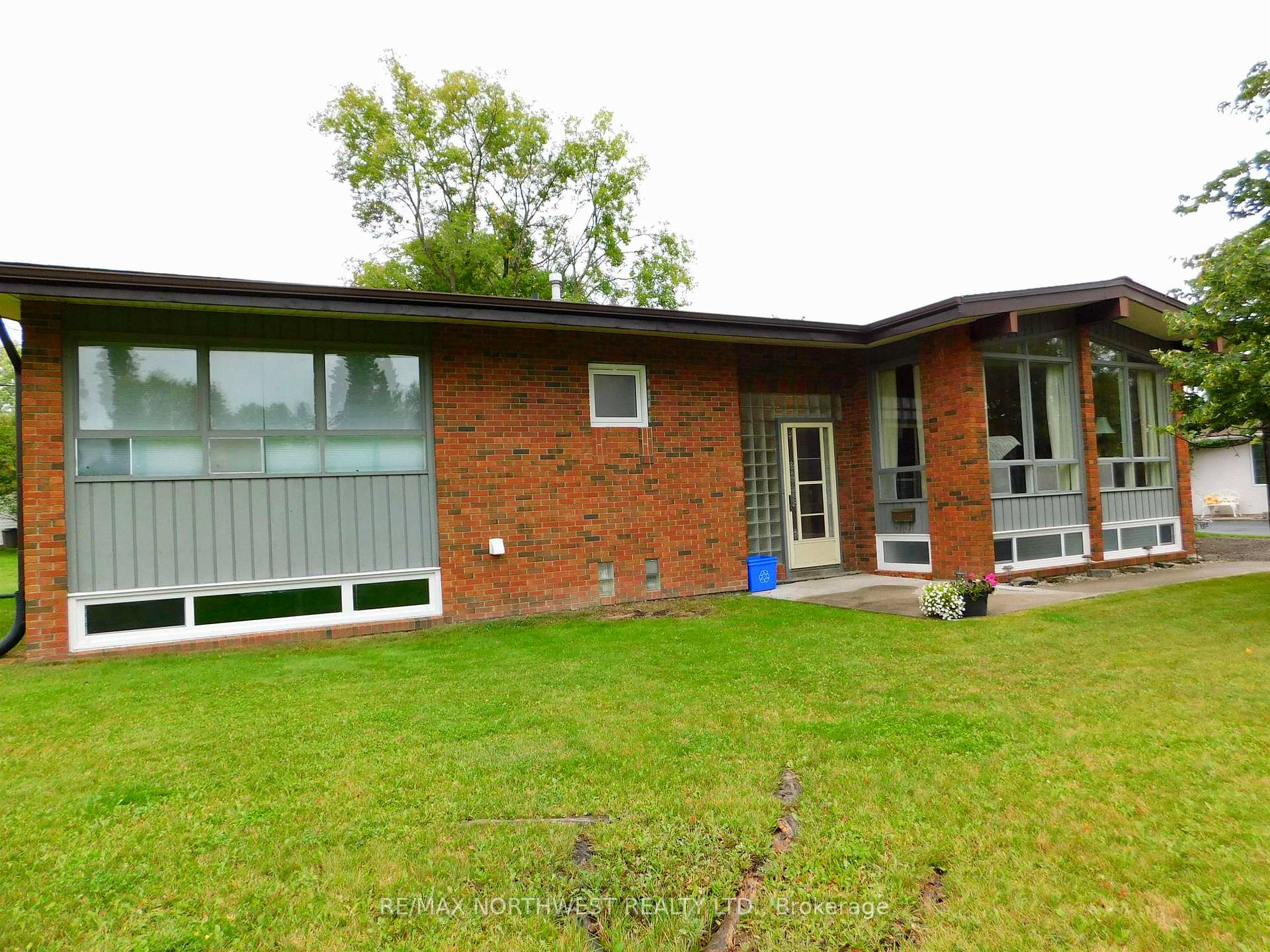 Photo 2 of 52 Ross Street, Dryden, Riverview — HOMEH
