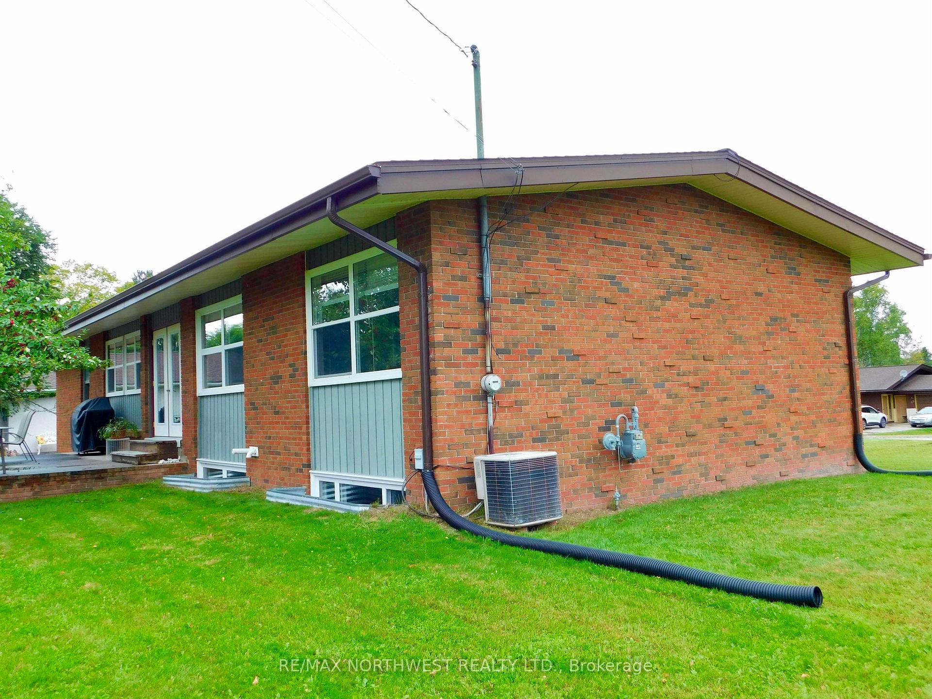 Photo 4 of 52 Ross Street, Dryden, Riverview — HOMEH