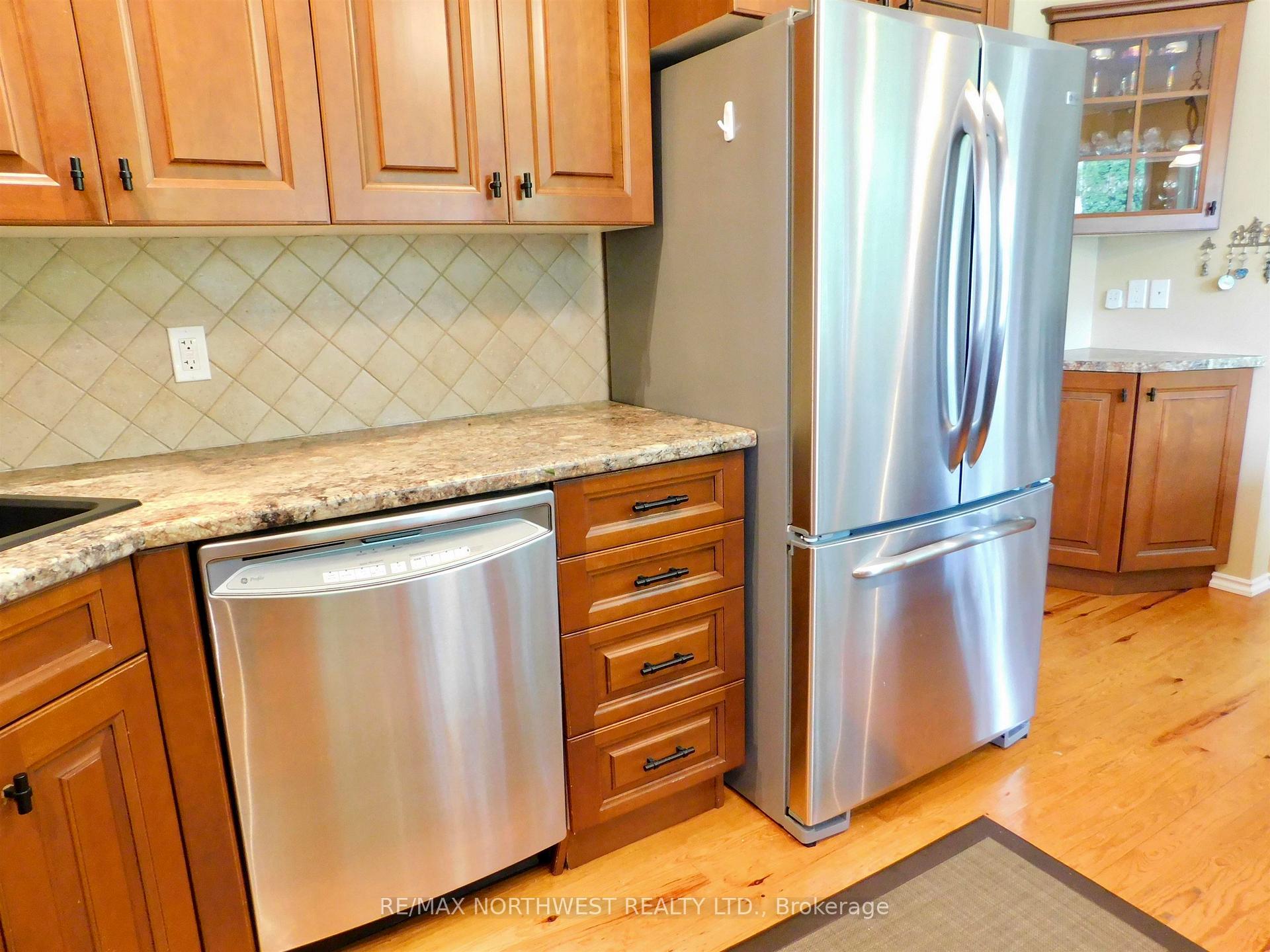 Photo 9 of 52 Ross Street, Dryden, Riverview — HOMEH