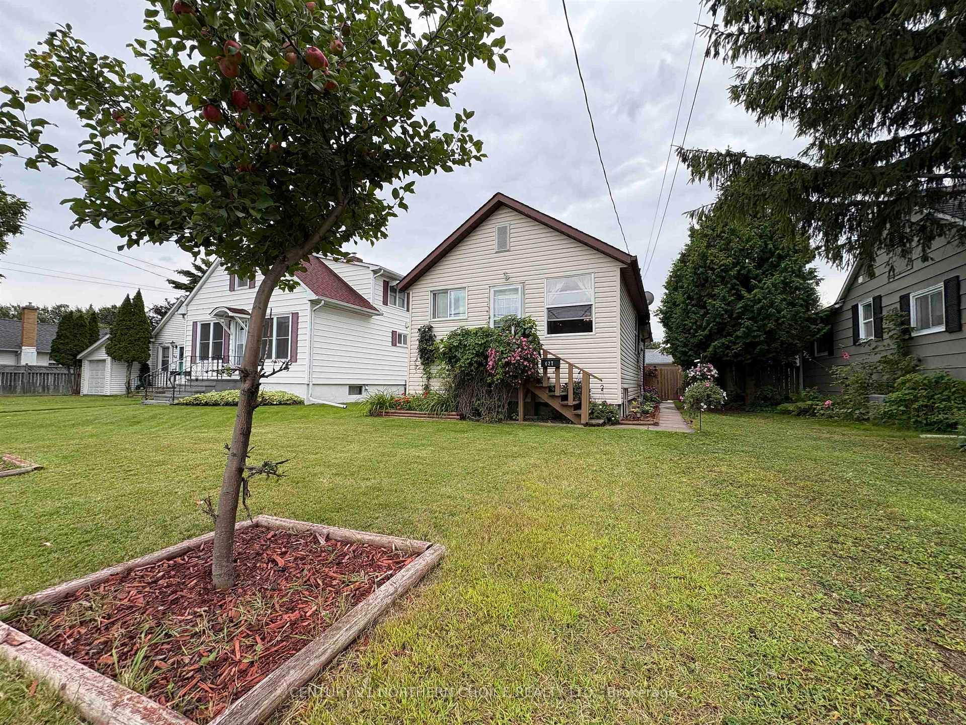 Photo 3 of 627 Second Street E, Fort Frances — HOMEH