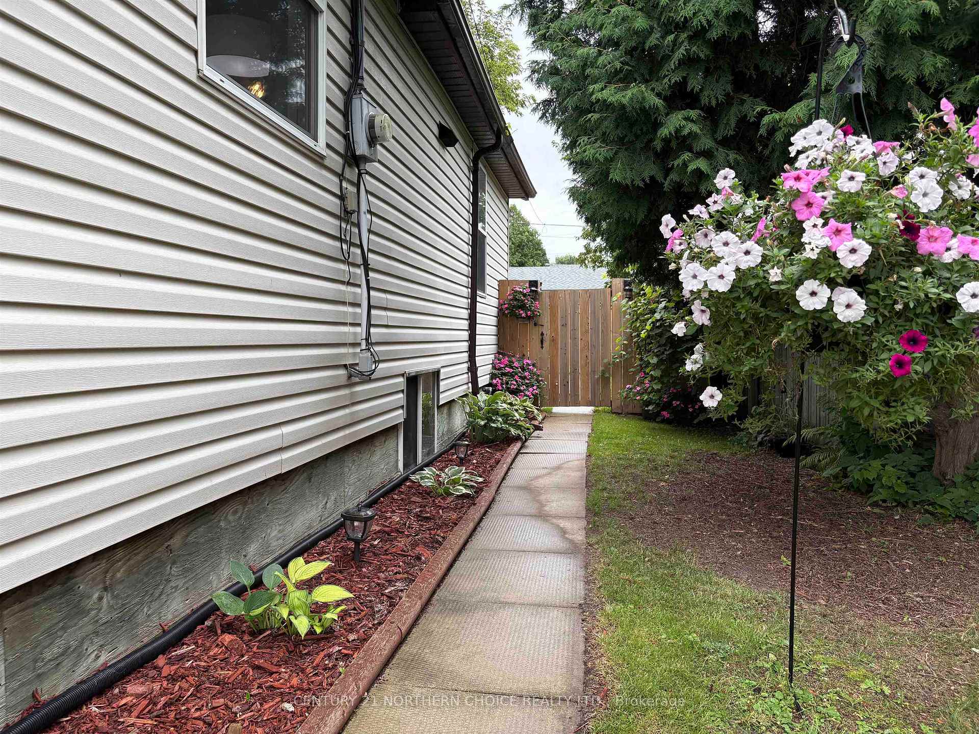 Photo 46 of 627 Second Street E, Fort Frances — HOMEH