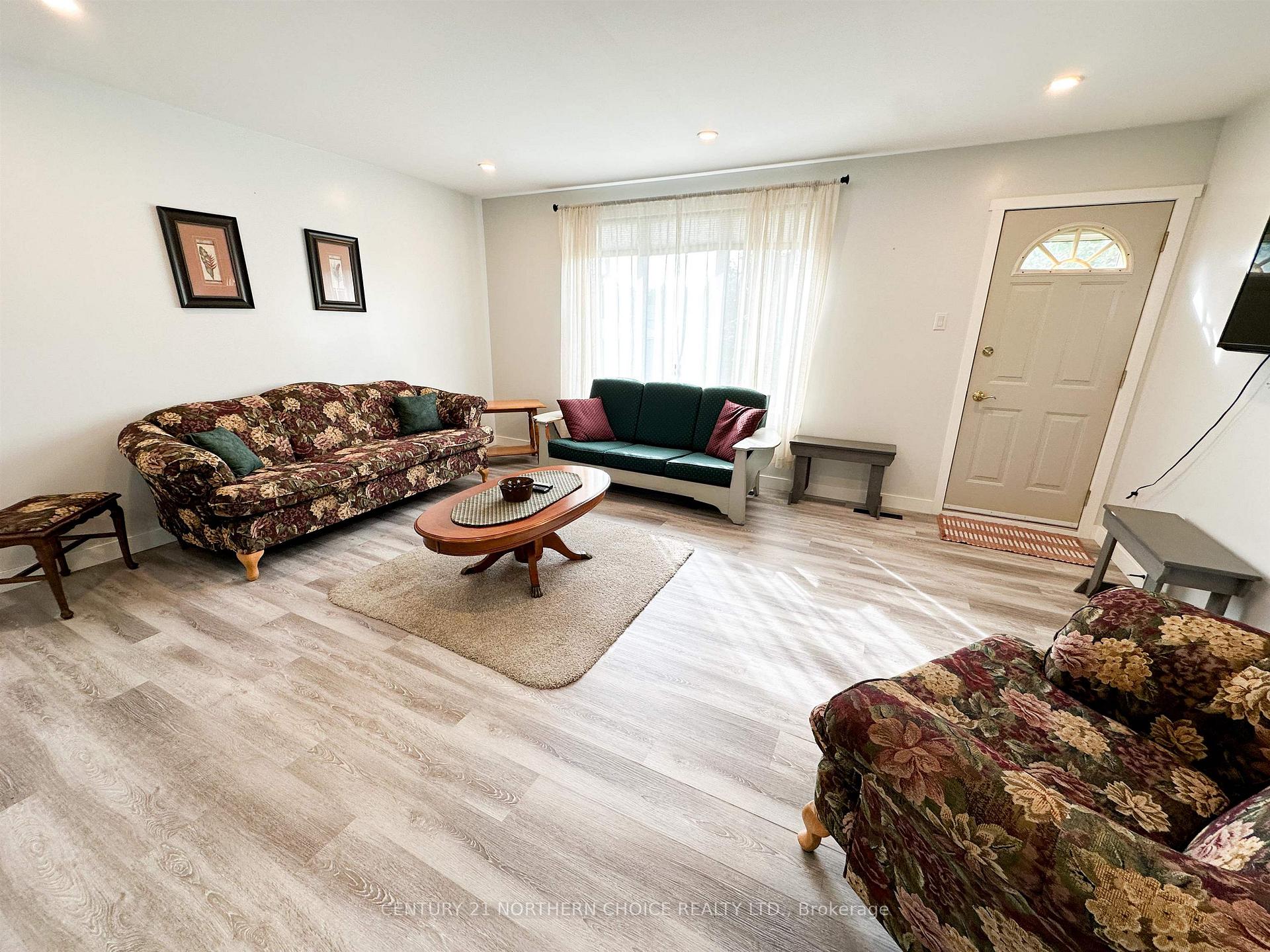 Photo 2 of 18 Kenora Road, Red Lake — HOMEH