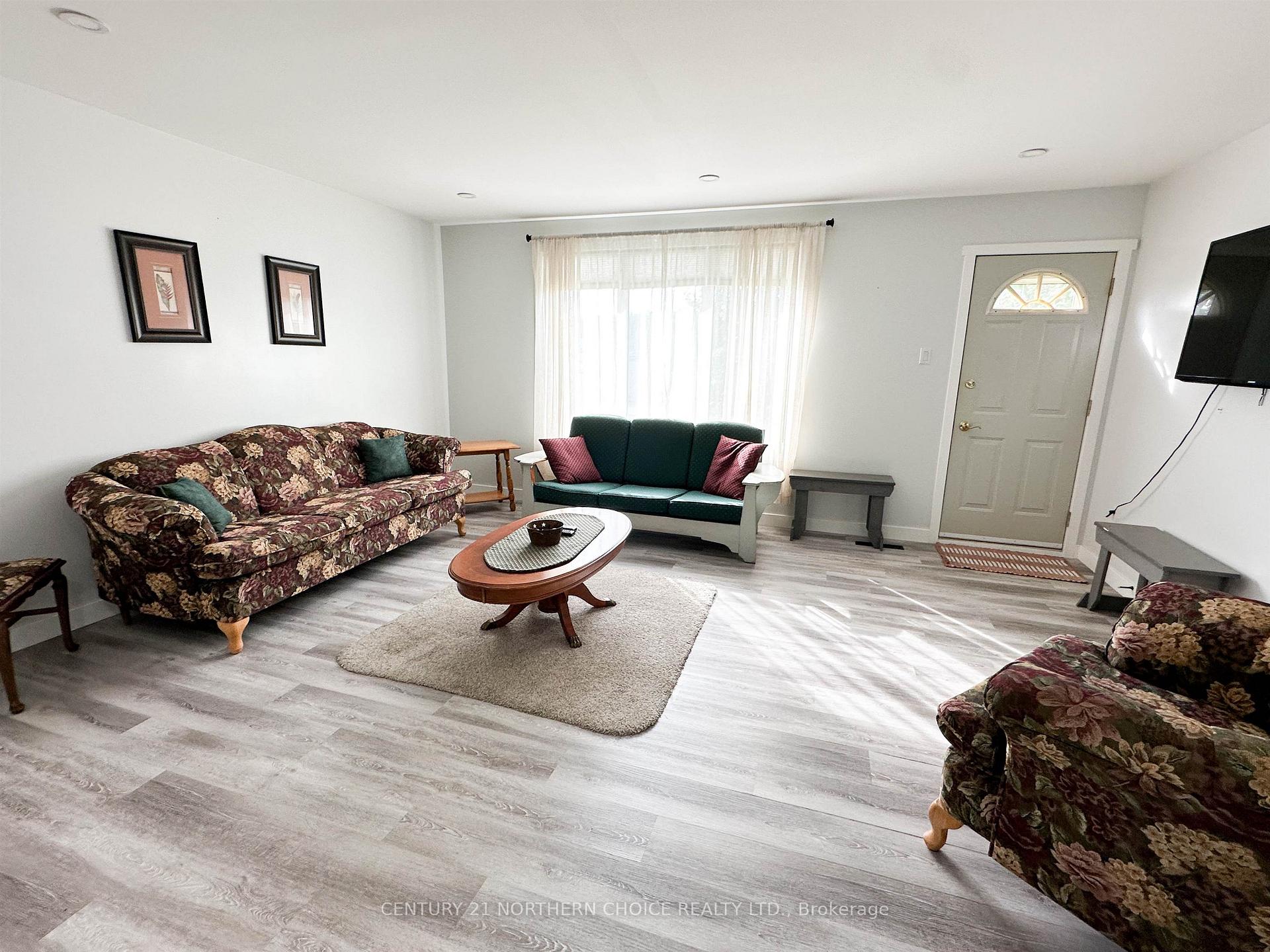 Photo 4 of 18 Kenora Road, Red Lake — HOMEH