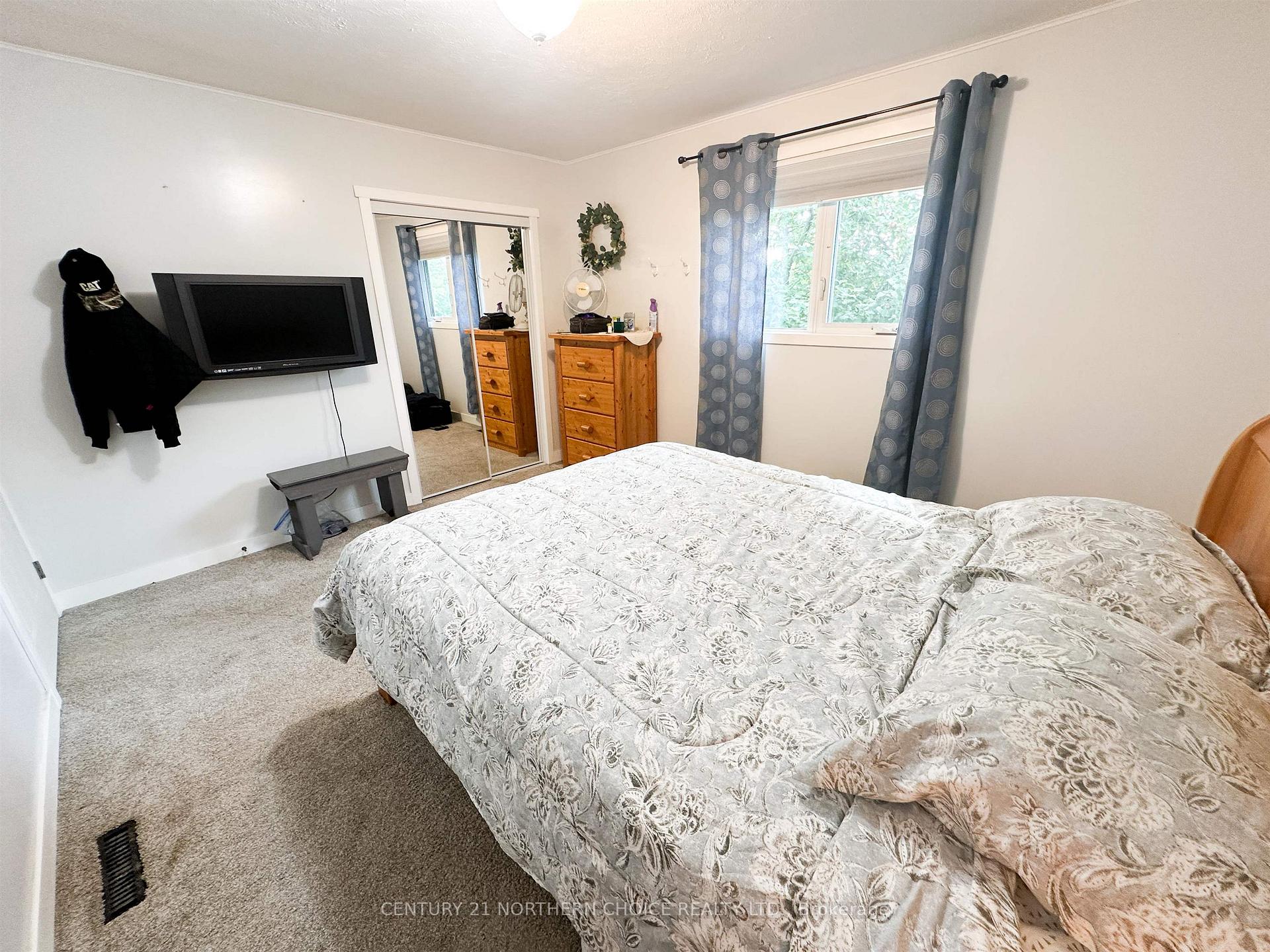 Photo 7 of 18 Kenora Road, Red Lake — HOMEH
