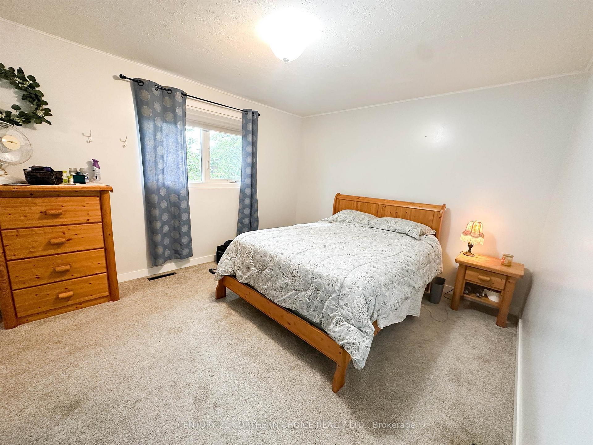 Photo 8 of 18 Kenora Road, Red Lake — HOMEH
