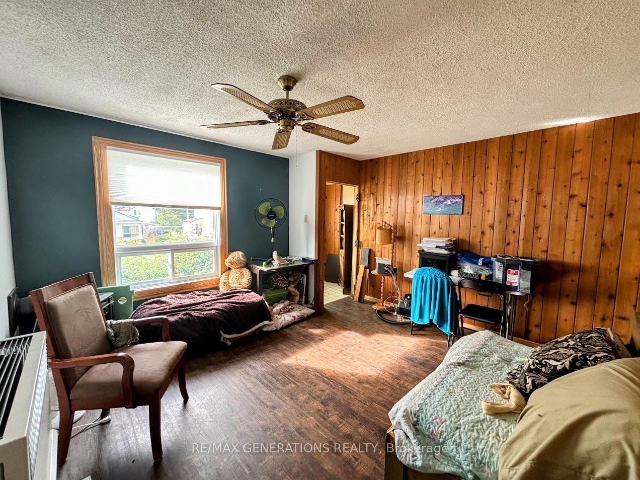 Photo 2 of 32 Howe Street, Marathon — HOMEH