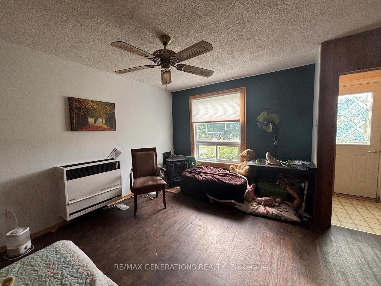Photo 3 of 32 Howe Street, Marathon — HOMEH