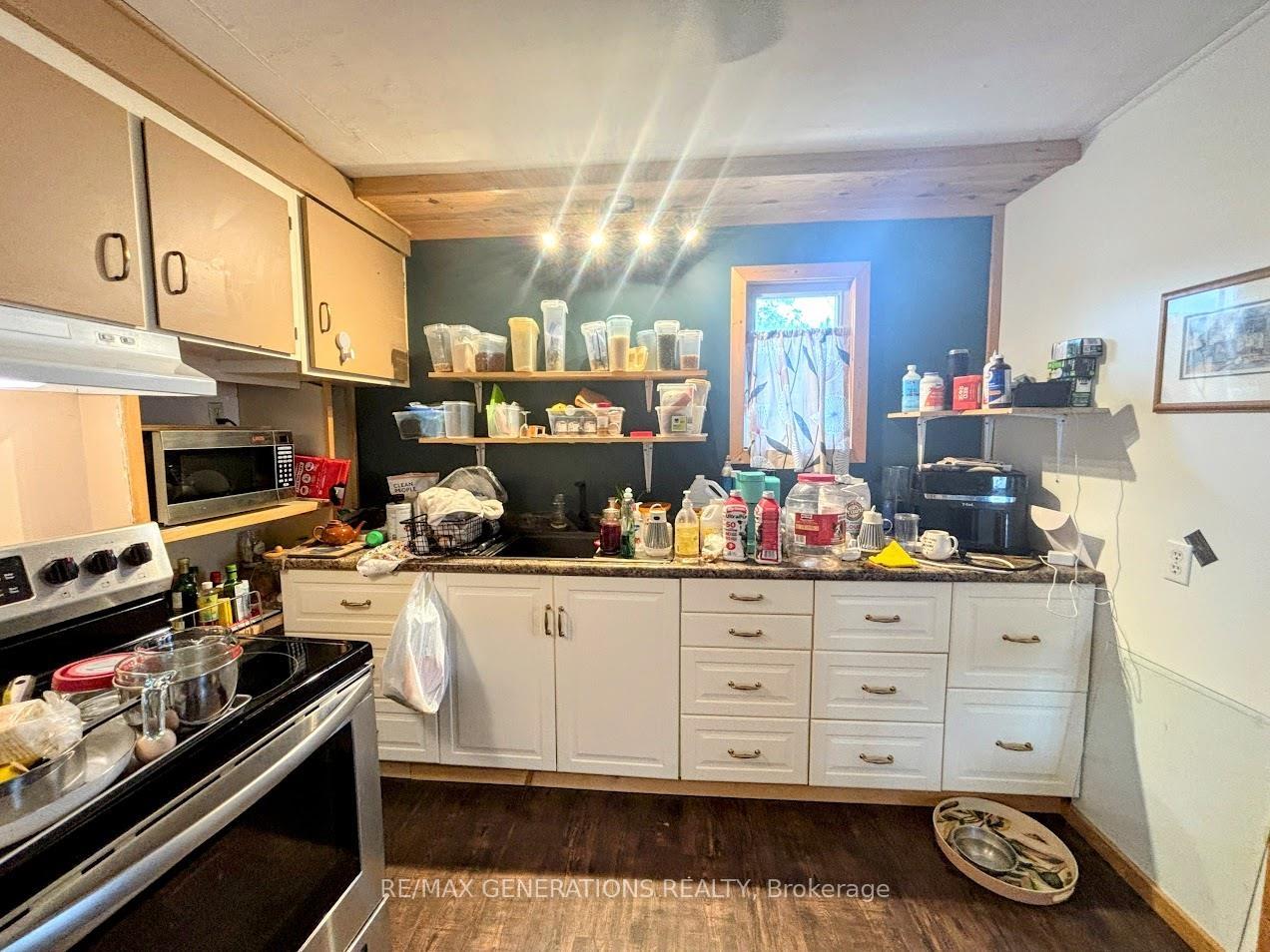 Photo 11 of 32 Howe Street, Marathon — HOMEH