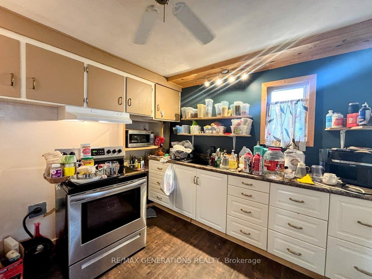 Photo 12 of 32 Howe Street, Marathon — HOMEH