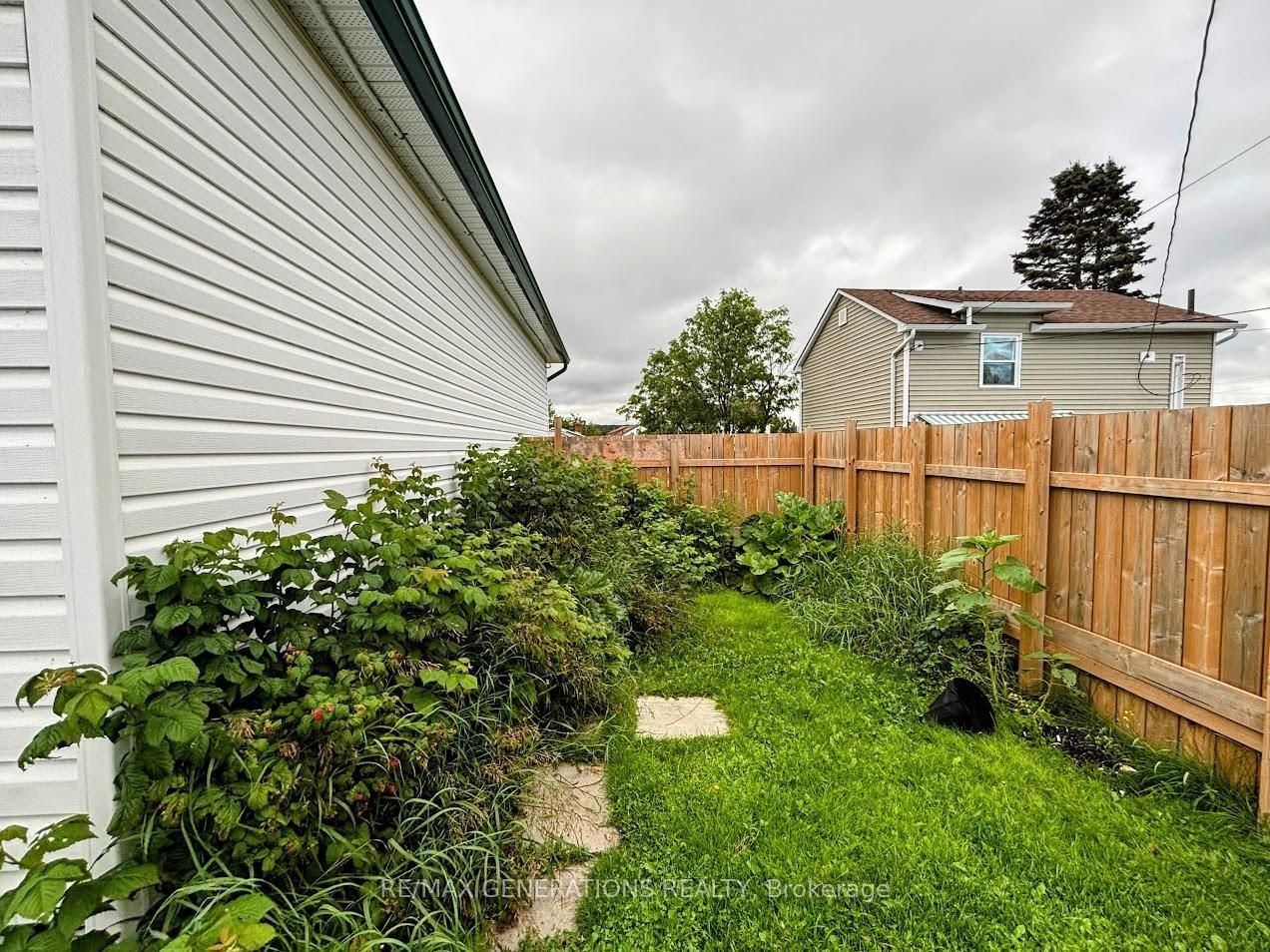 Photo 33 of 32 Howe Street, Marathon — HOMEH