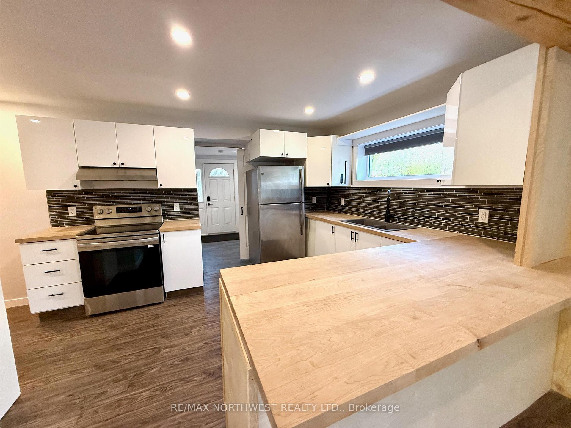 Photo 8 of 216 Wharf Street, Kenora, Keewatin — HOMEH