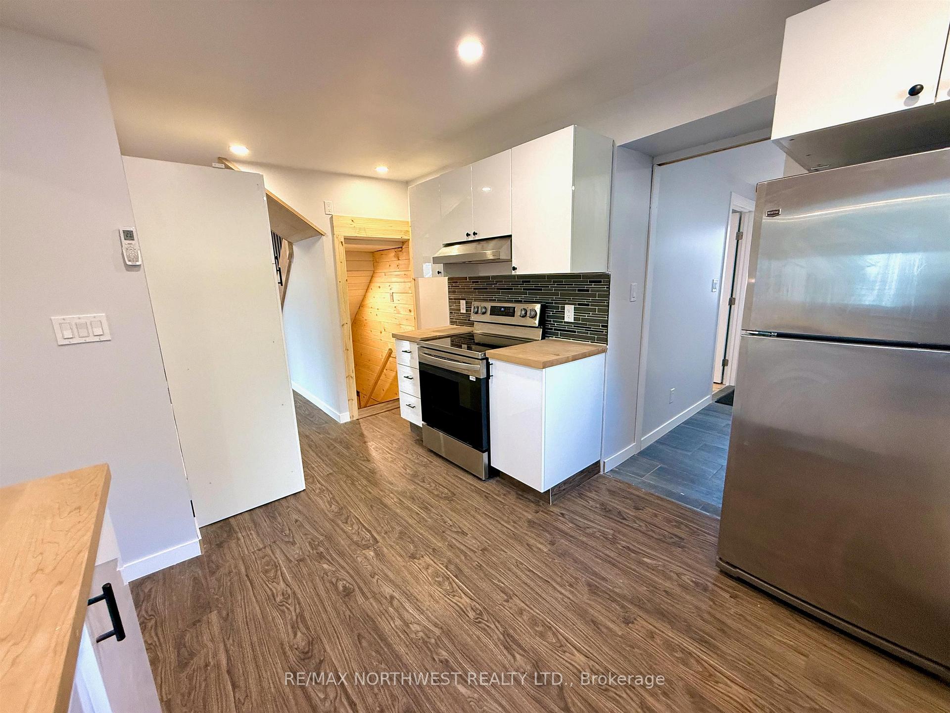 Photo 10 of 216 Wharf Street, Kenora, Keewatin — HOMEH