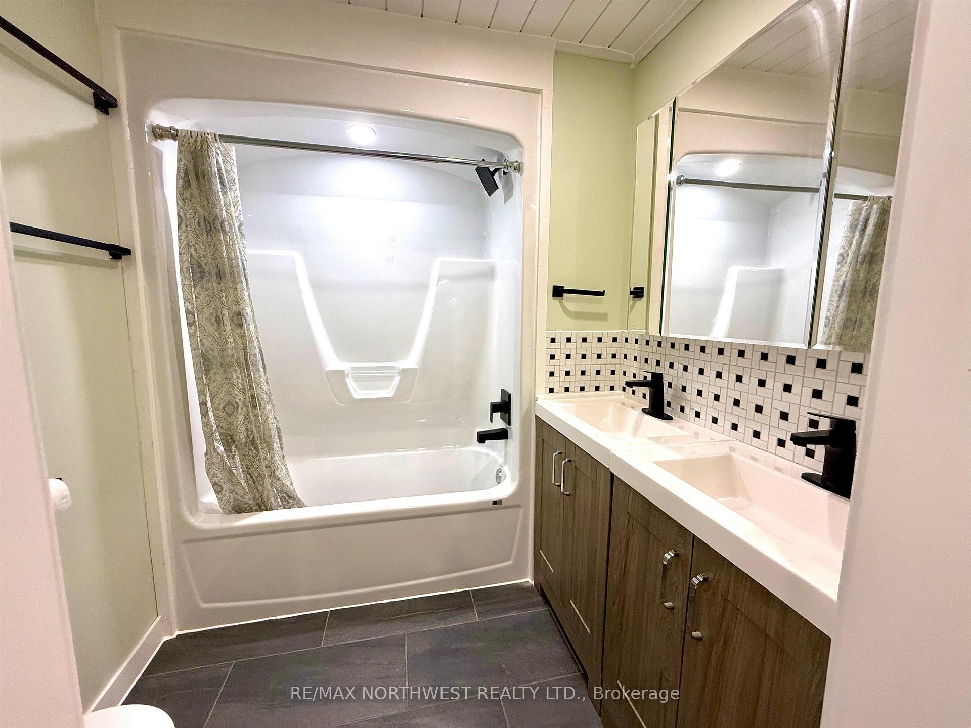 Photo 16 of 216 Wharf Street, Kenora, Keewatin — HOMEH