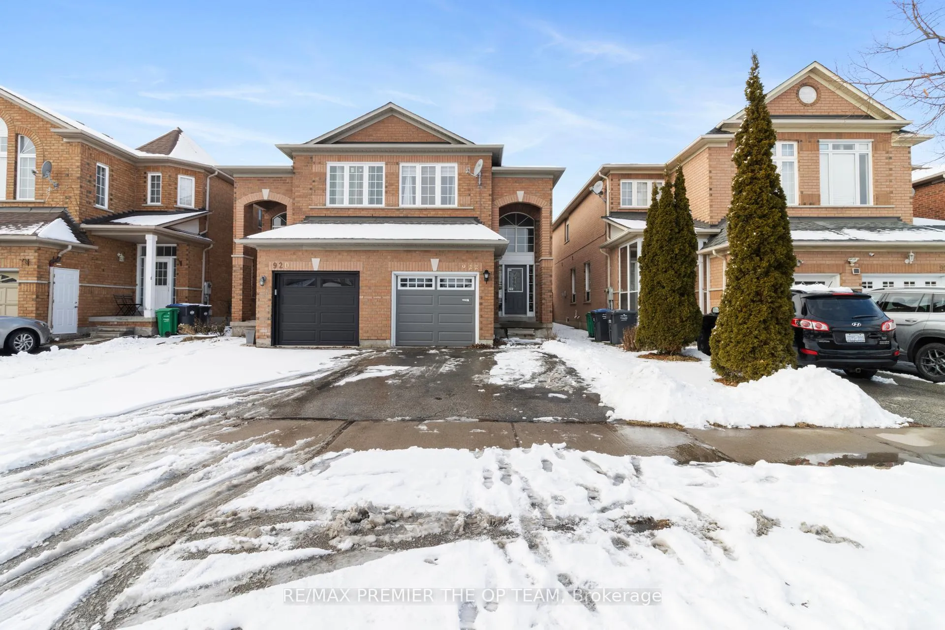 Front of 922 Ledbury Crescent