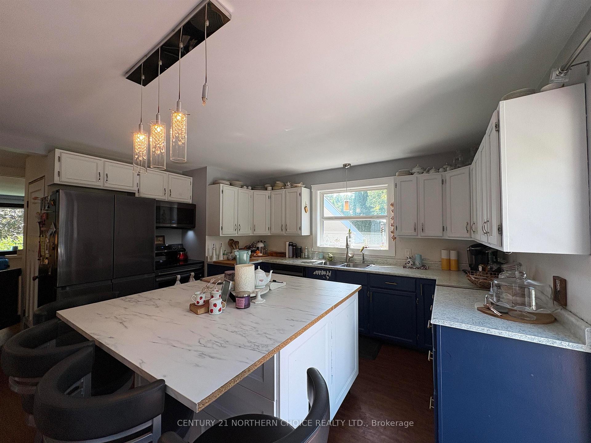Photo 10 of 385 Daniel Avenue, Fort Frances — HOMEH