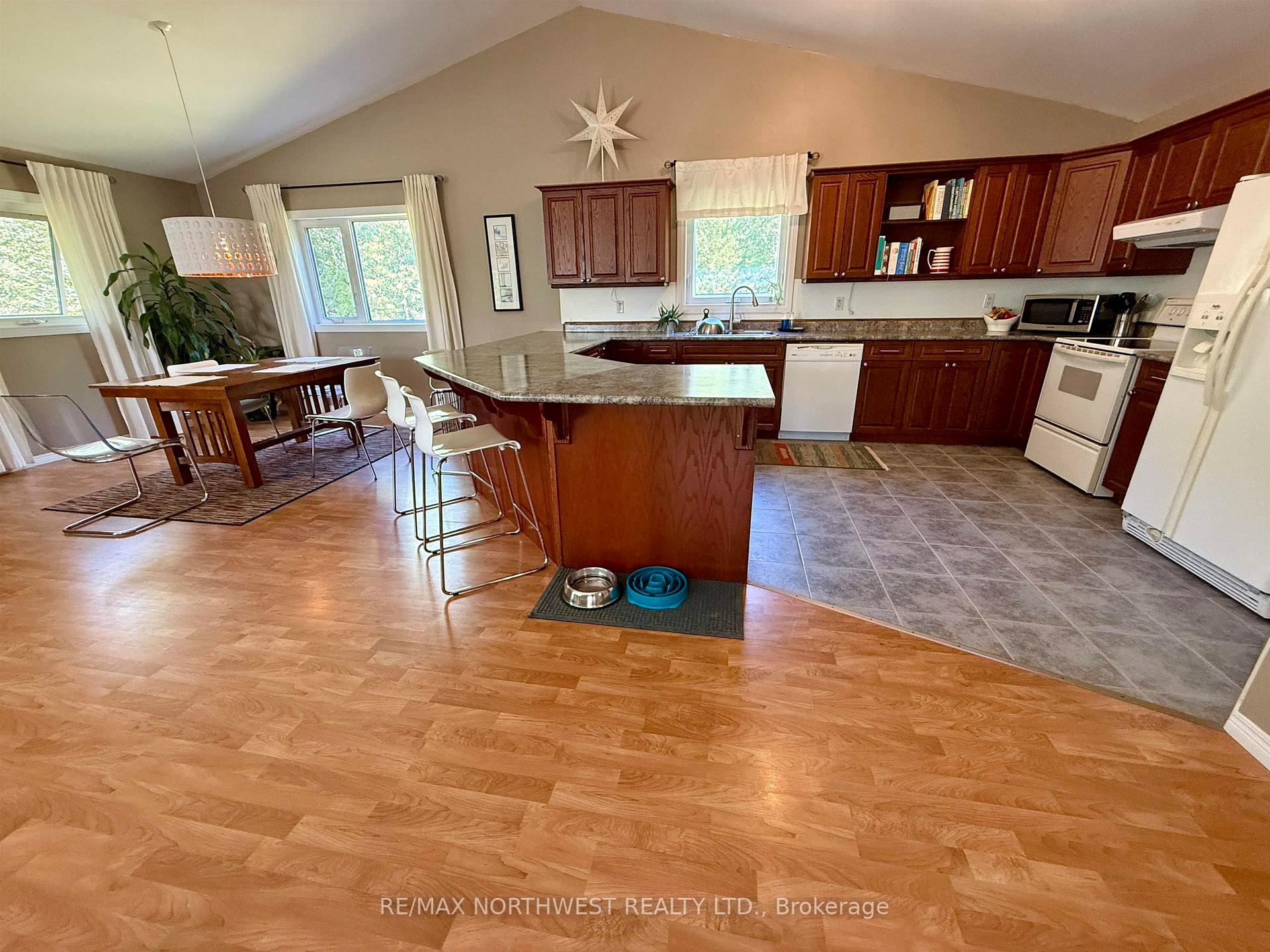 Photo 4 of 142 Barkman Close, Kenora, Kenora East — HOMEH