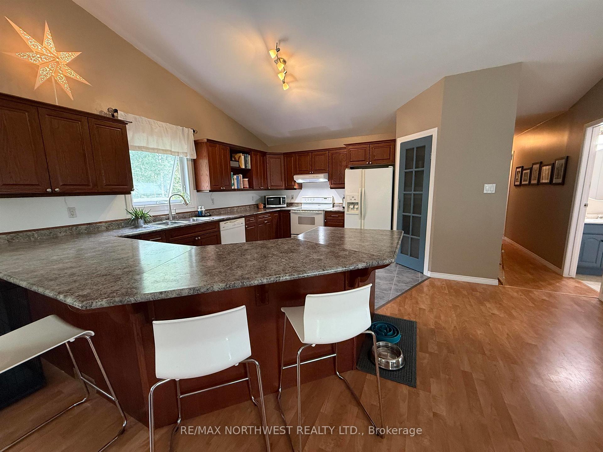 Photo 5 of 142 Barkman Close, Kenora, Kenora East — HOMEH