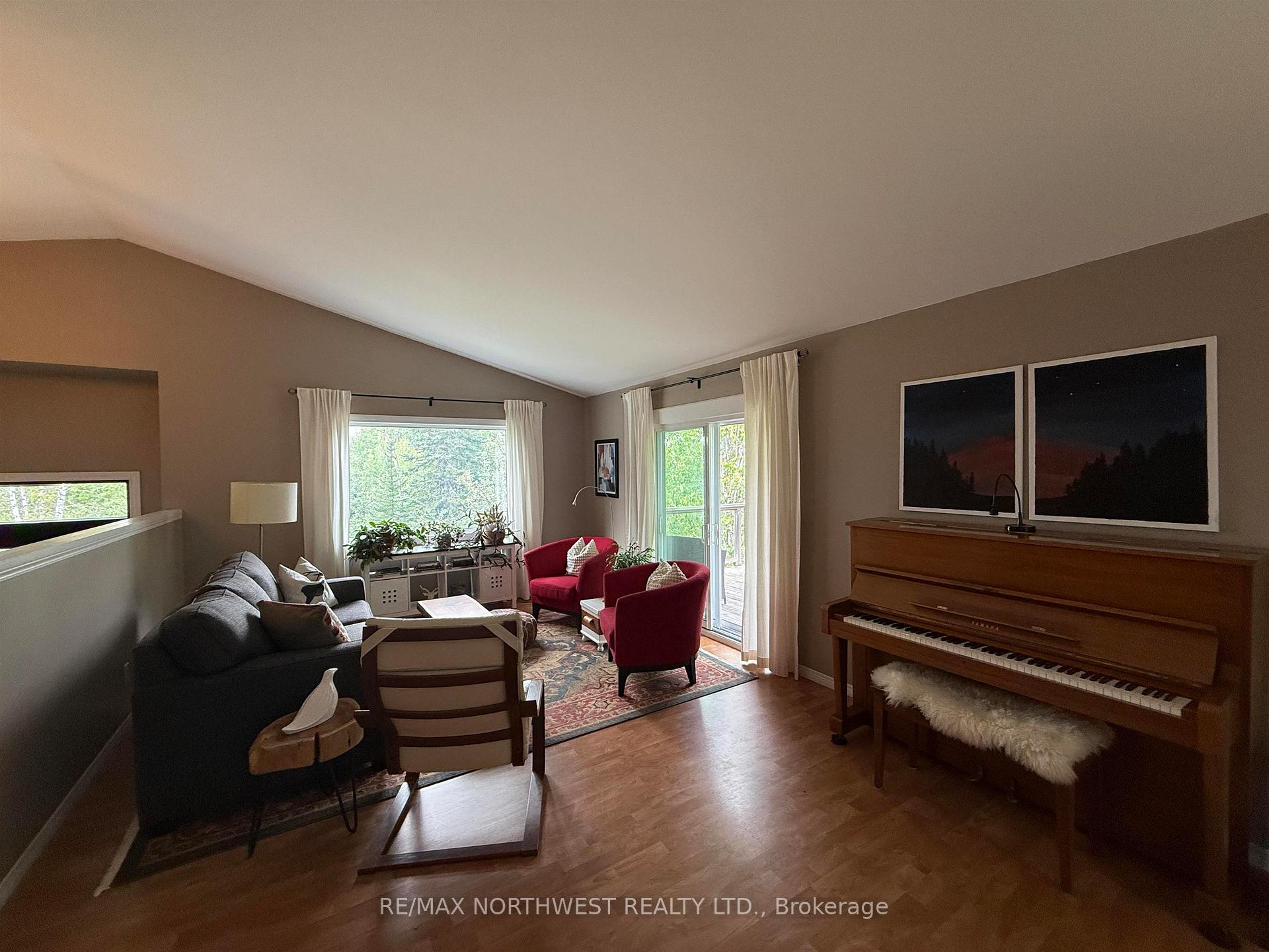 Photo 6 of 142 Barkman Close, Kenora, Kenora East — HOMEH