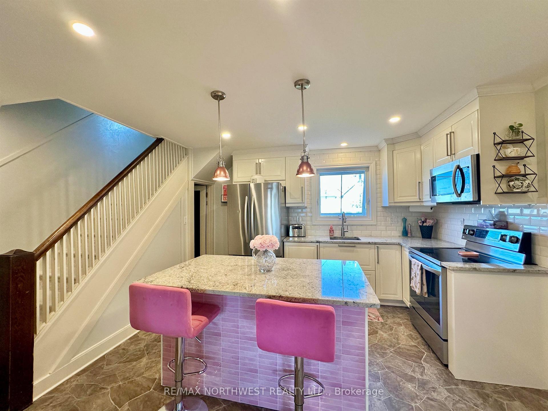 Photo 10 of 444 Third Street South, Kenora, Downtown — HOMEH