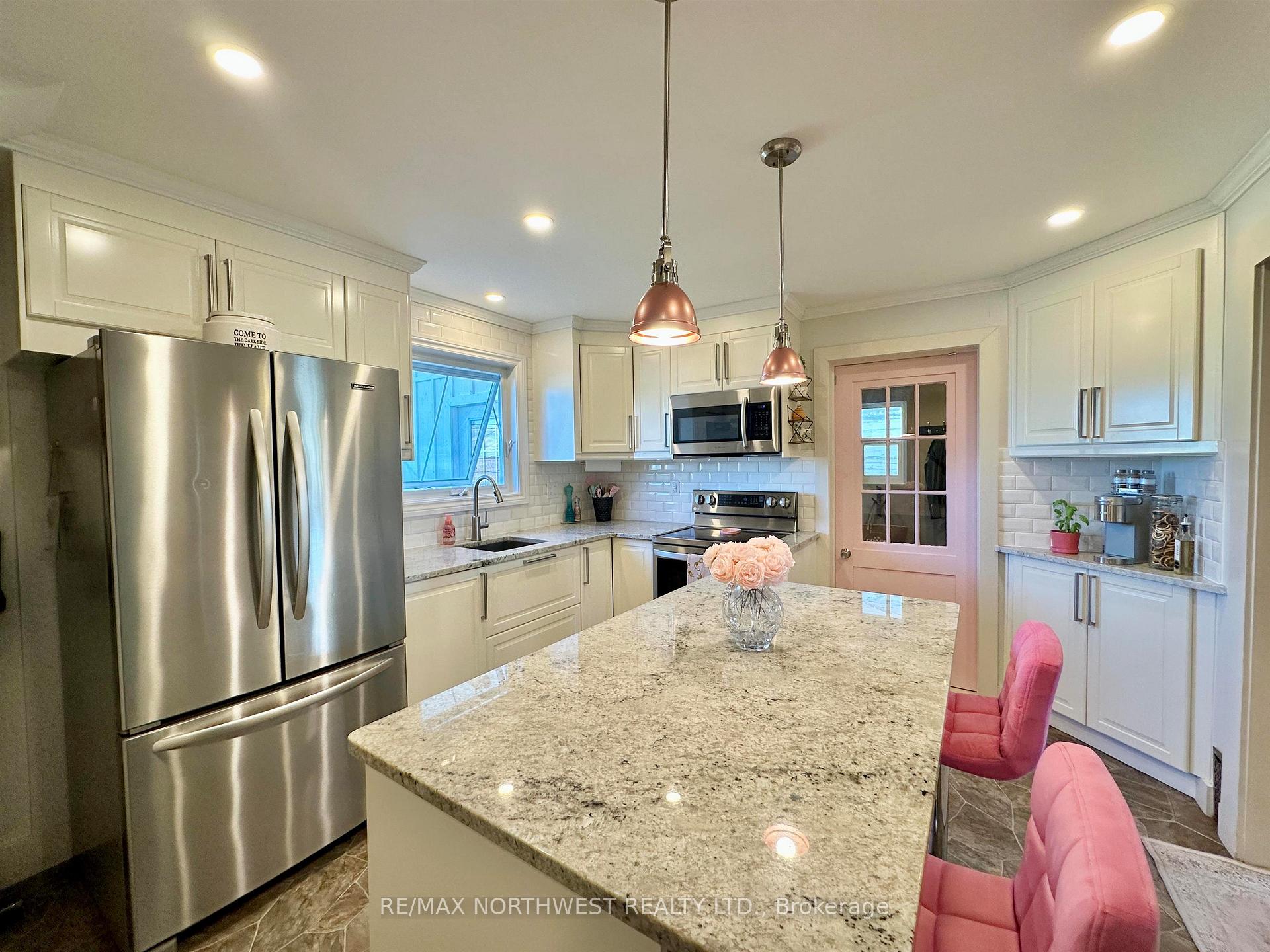 Photo 12 of 444 Third Street South, Kenora, Downtown — HOMEH