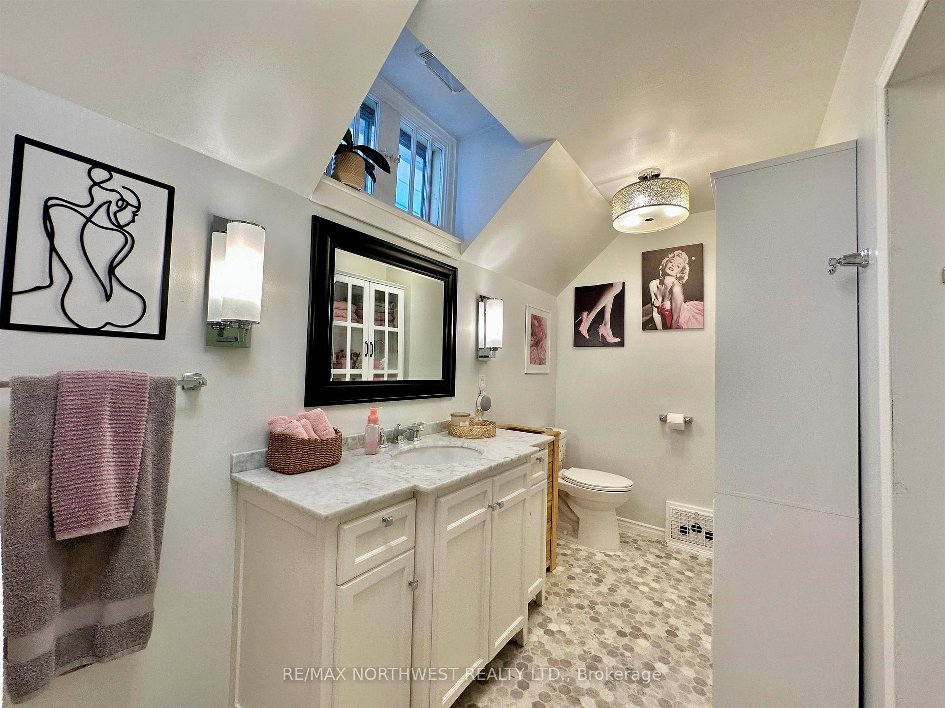 Photo 29 of 444 Third Street South, Kenora, Downtown — HOMEH