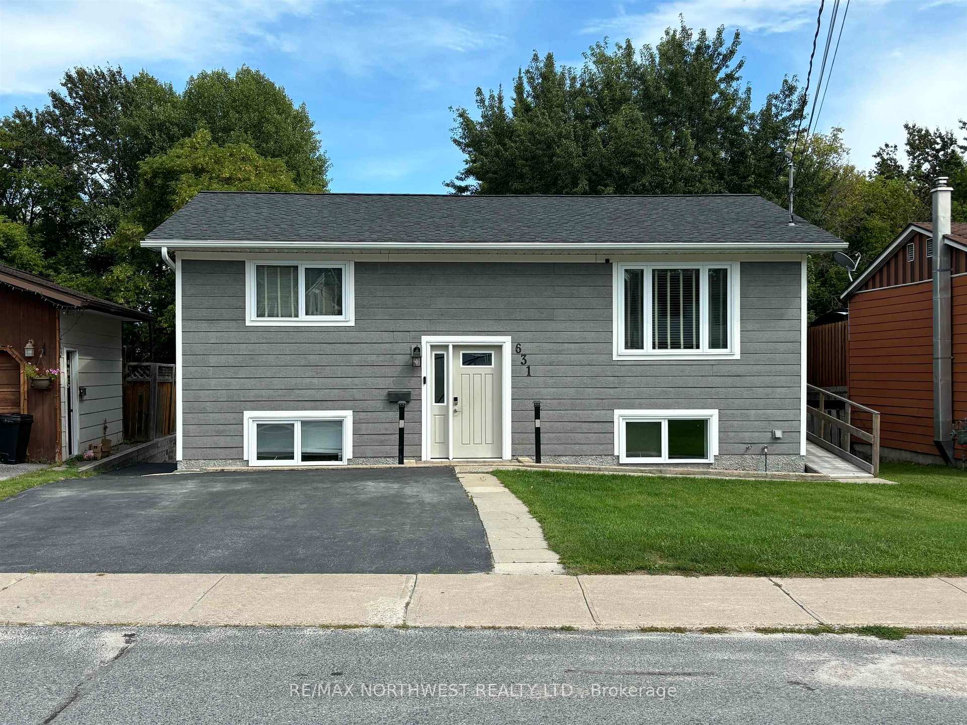 Photo 1 of 631 Eighth Avenue South, Kenora, Lakeside — HOMEH