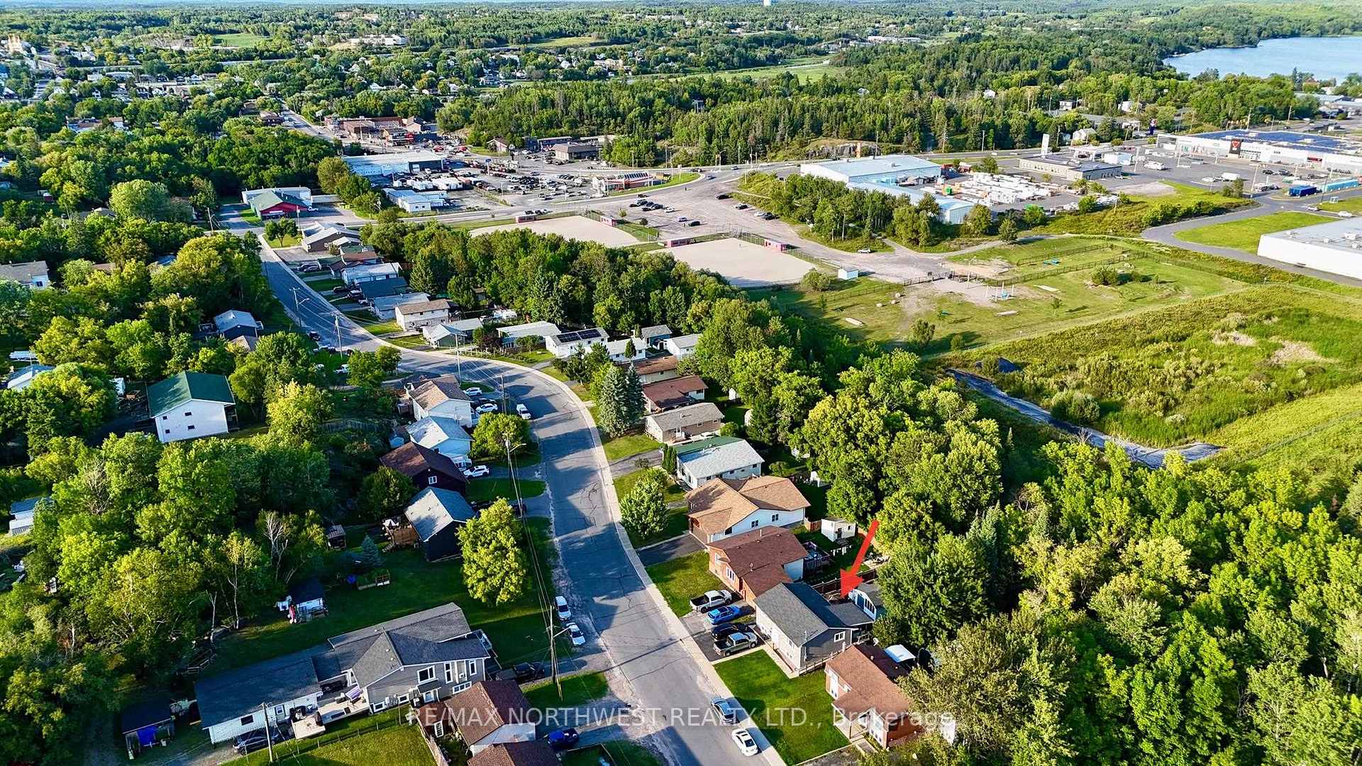 Photo 2 of 631 Eighth Avenue South, Kenora, Lakeside — HOMEH