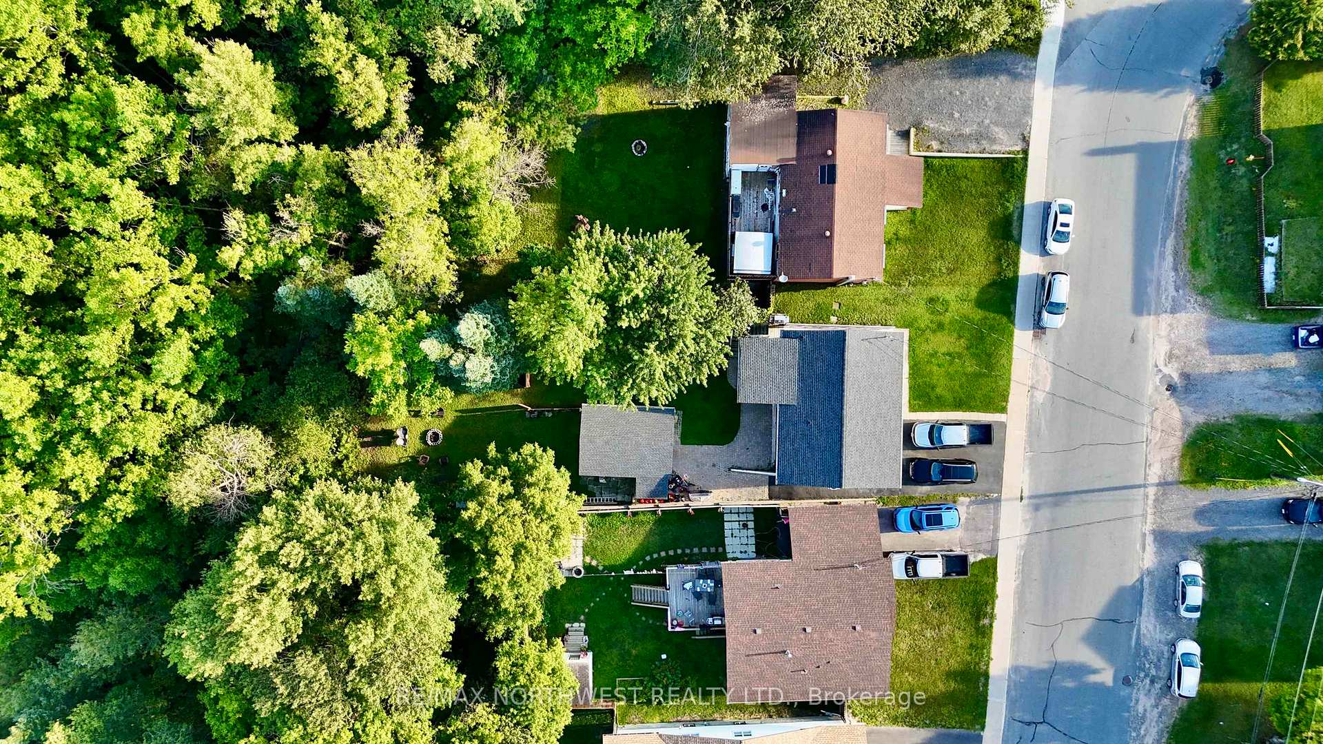 Photo 3 of 631 Eighth Avenue South, Kenora, Lakeside — HOMEH