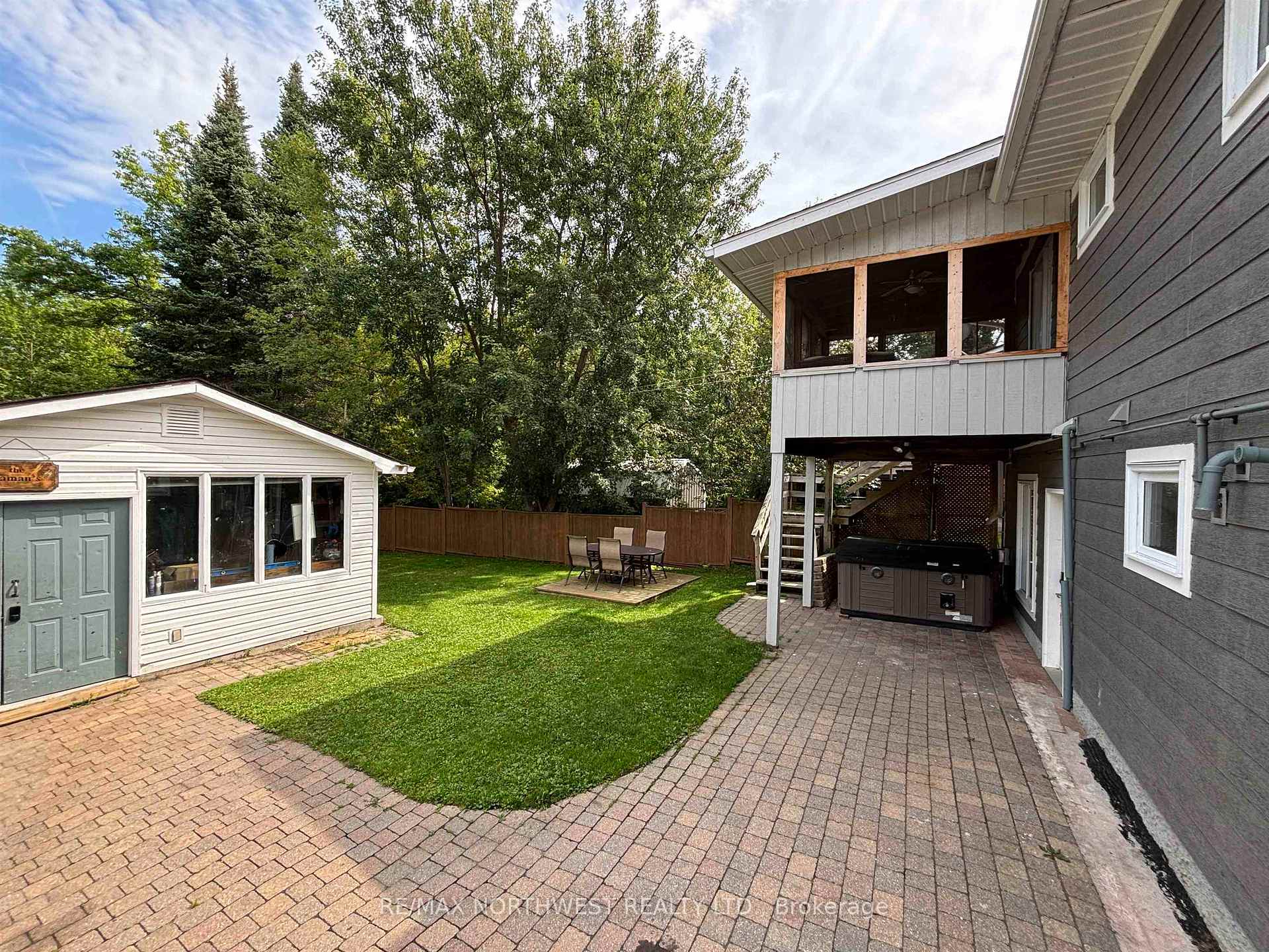 Photo 4 of 631 Eighth Avenue South, Kenora, Lakeside — HOMEH