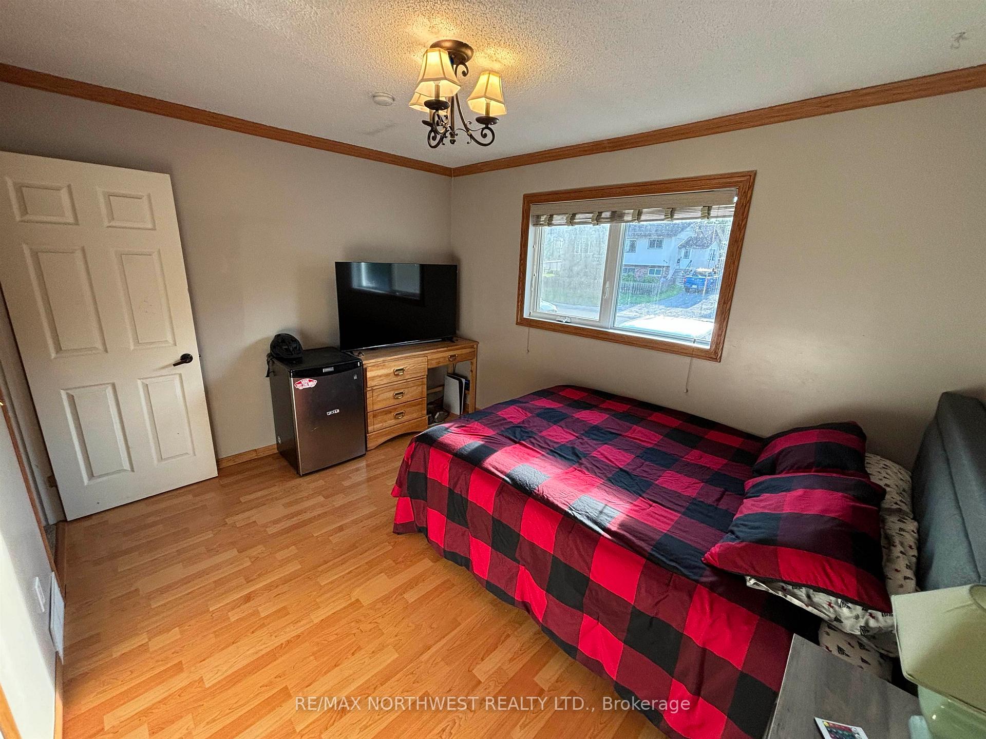 Photo 23 of 631 Eighth Avenue South, Kenora, Lakeside — HOMEH