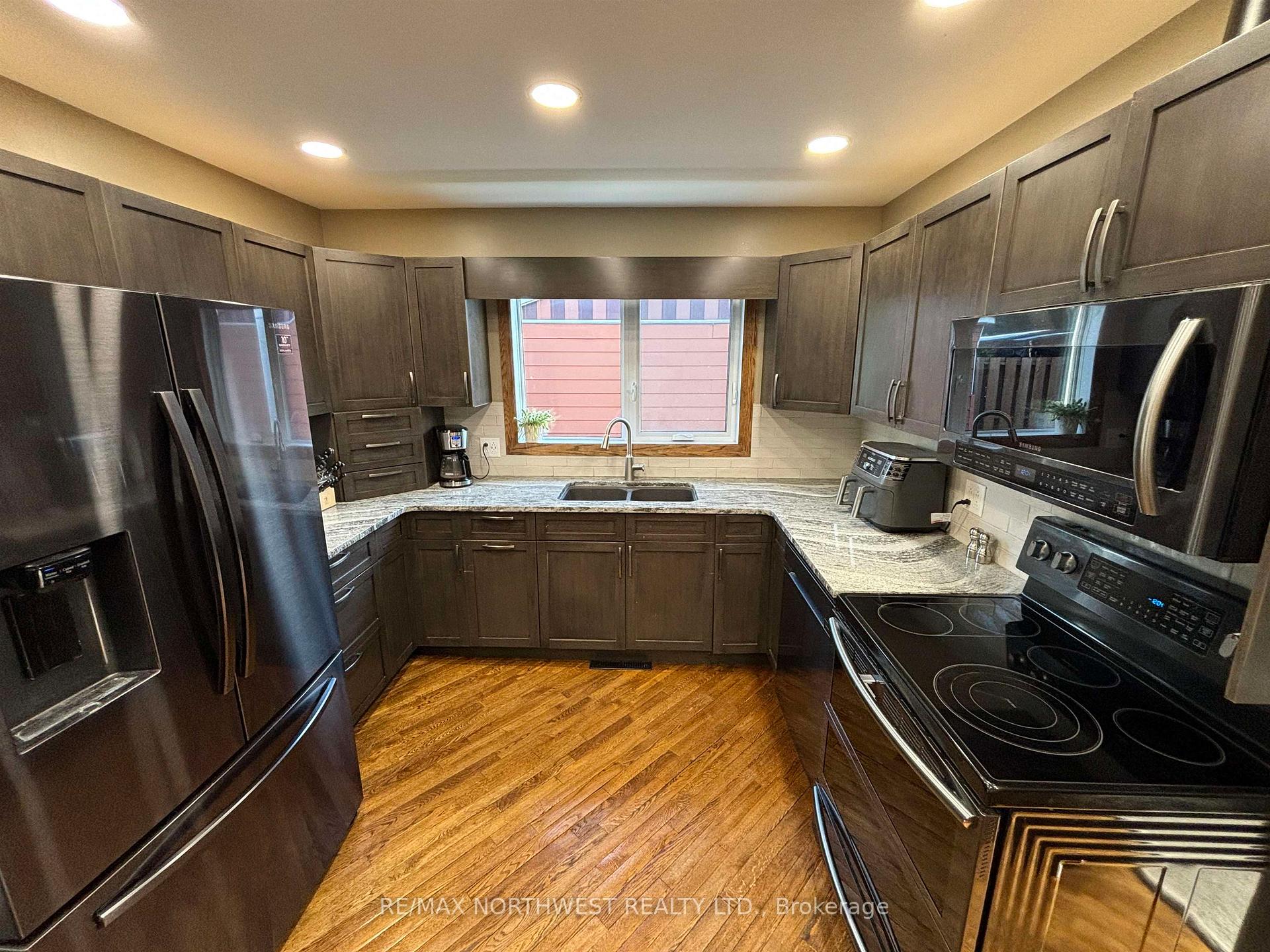 Photo 24 of 631 Eighth Avenue South, Kenora, Lakeside — HOMEH