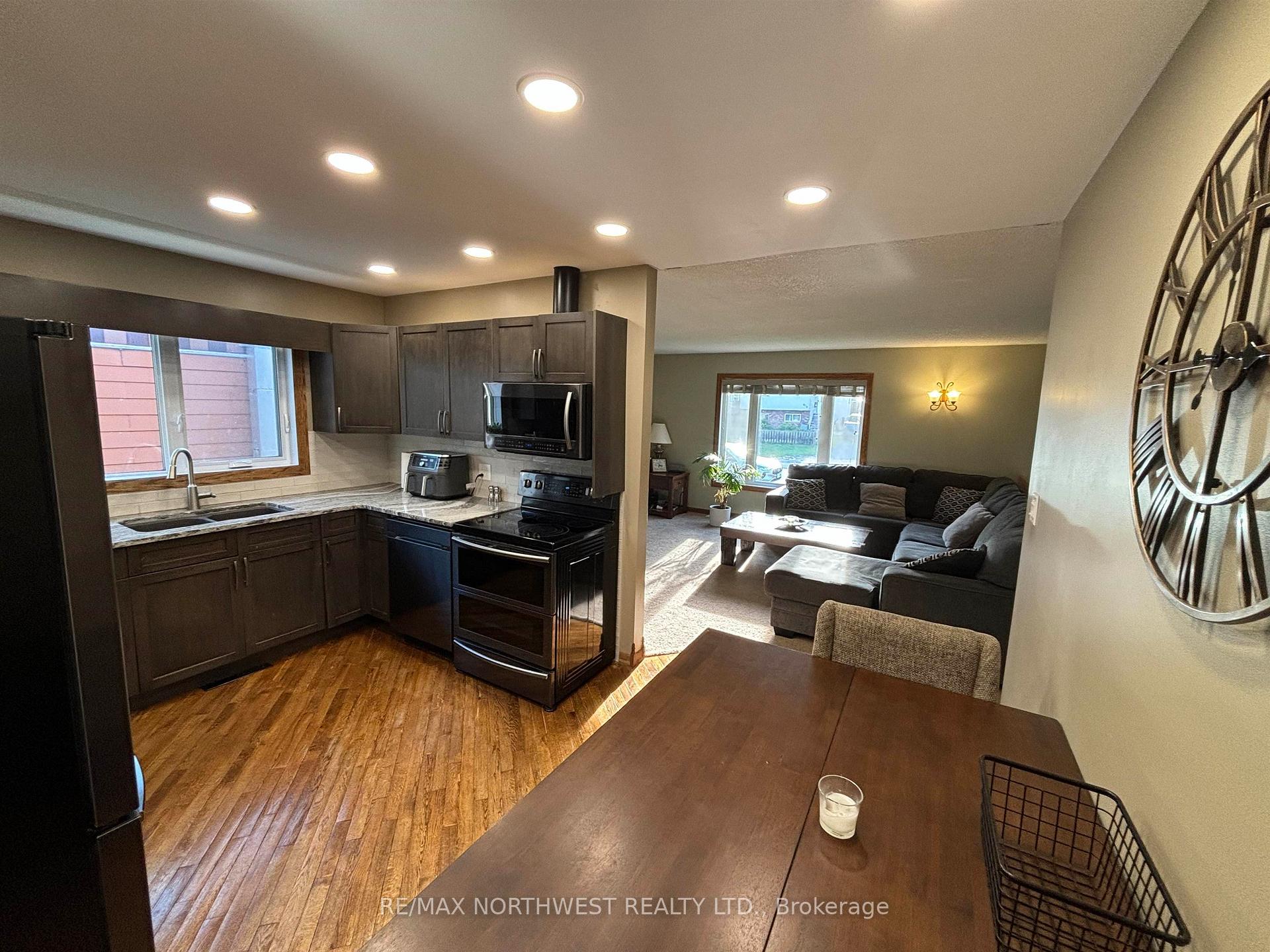 Photo 26 of 631 Eighth Avenue South, Kenora, Lakeside — HOMEH