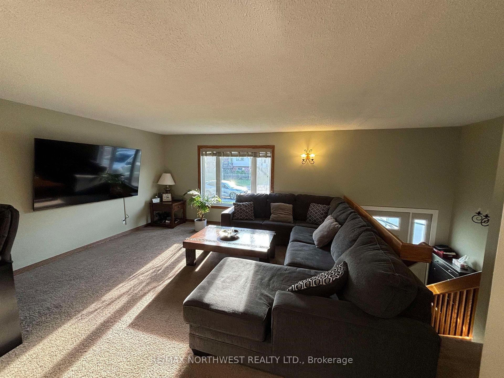 Photo 28 of 631 Eighth Avenue South, Kenora, Lakeside — HOMEH