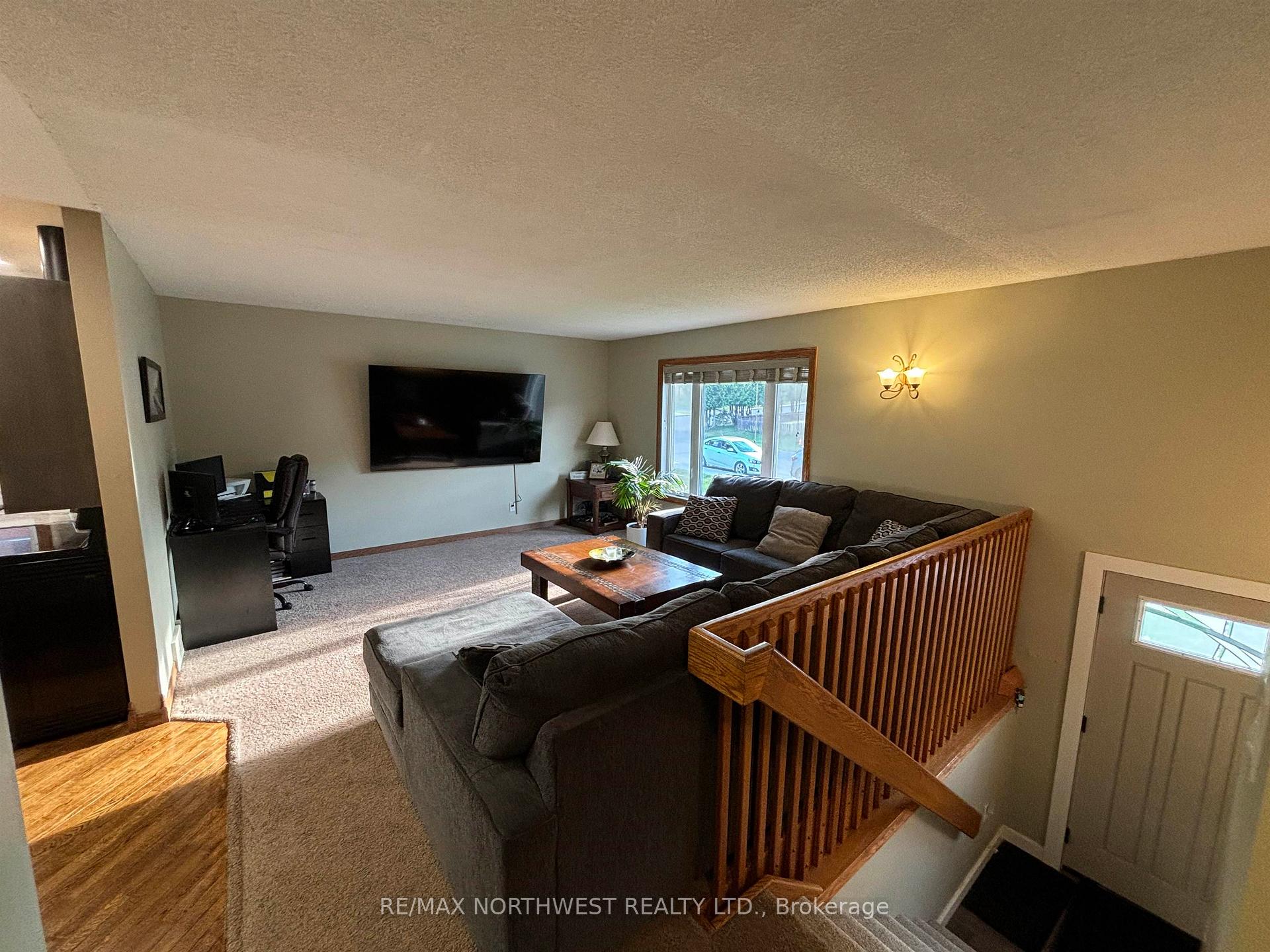 Photo 31 of 631 Eighth Avenue South, Kenora, Lakeside — HOMEH