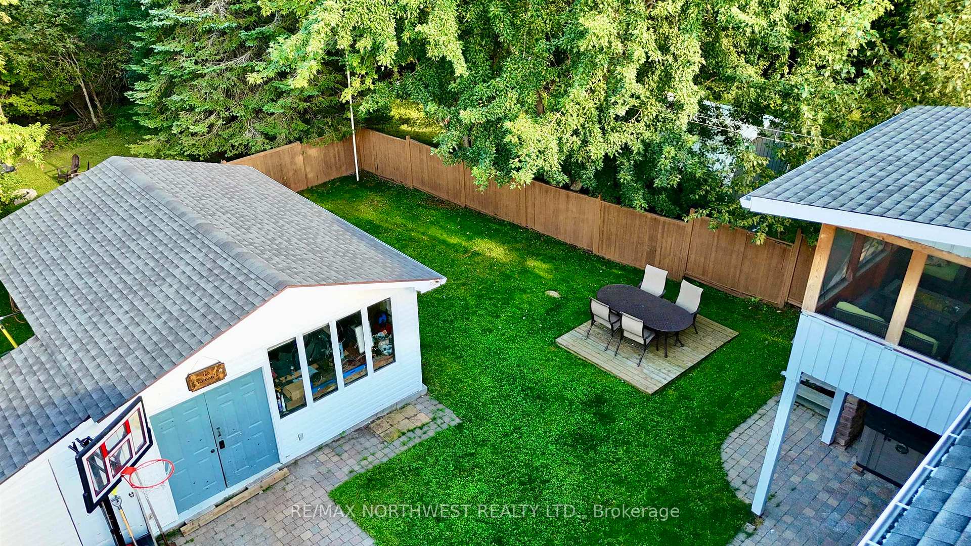 Photo 46 of 631 Eighth Avenue South, Kenora, Lakeside — HOMEH