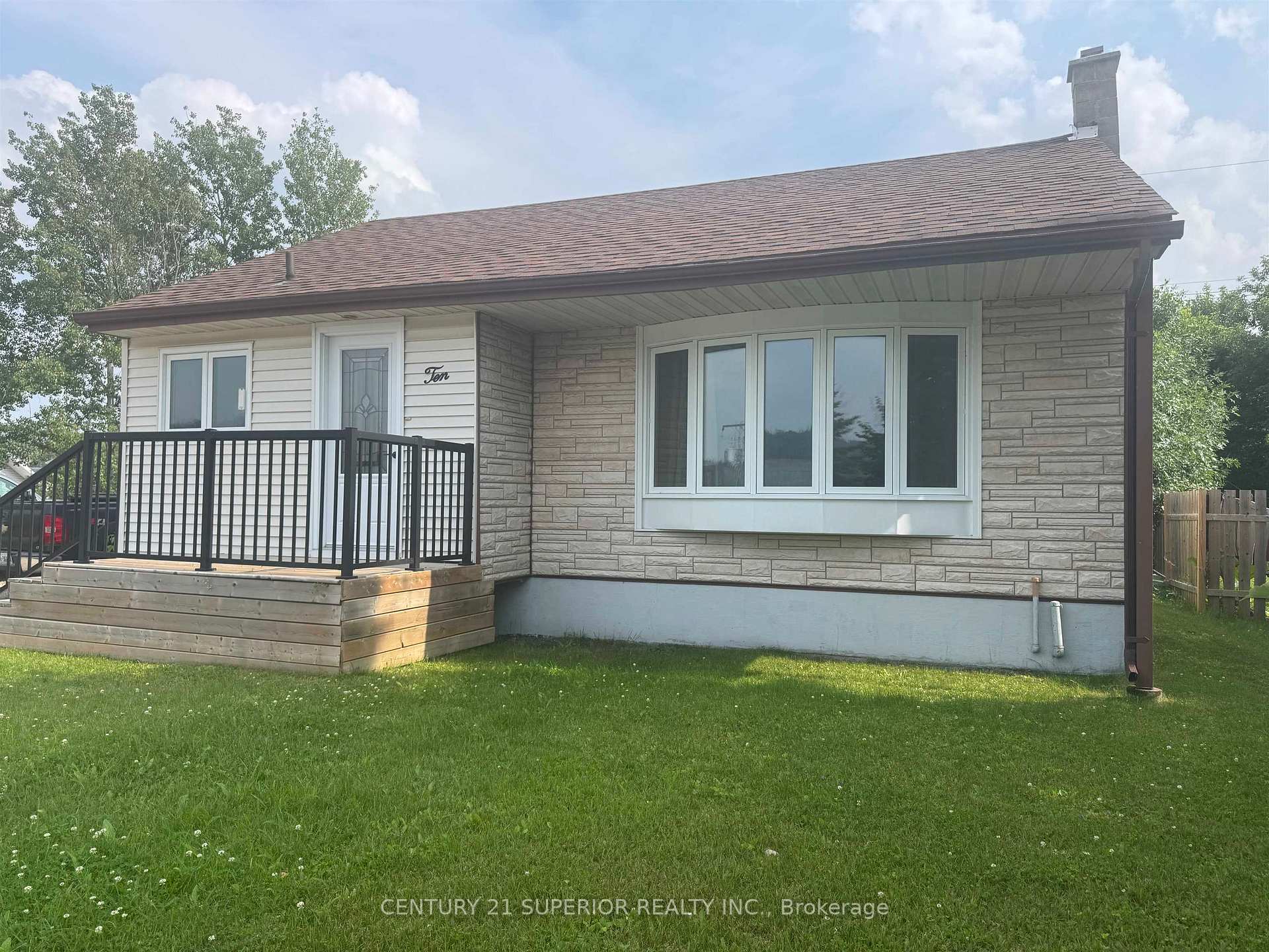 Photo 2 of 10 Wenonah Drive, Manitouwadge — HOMEH