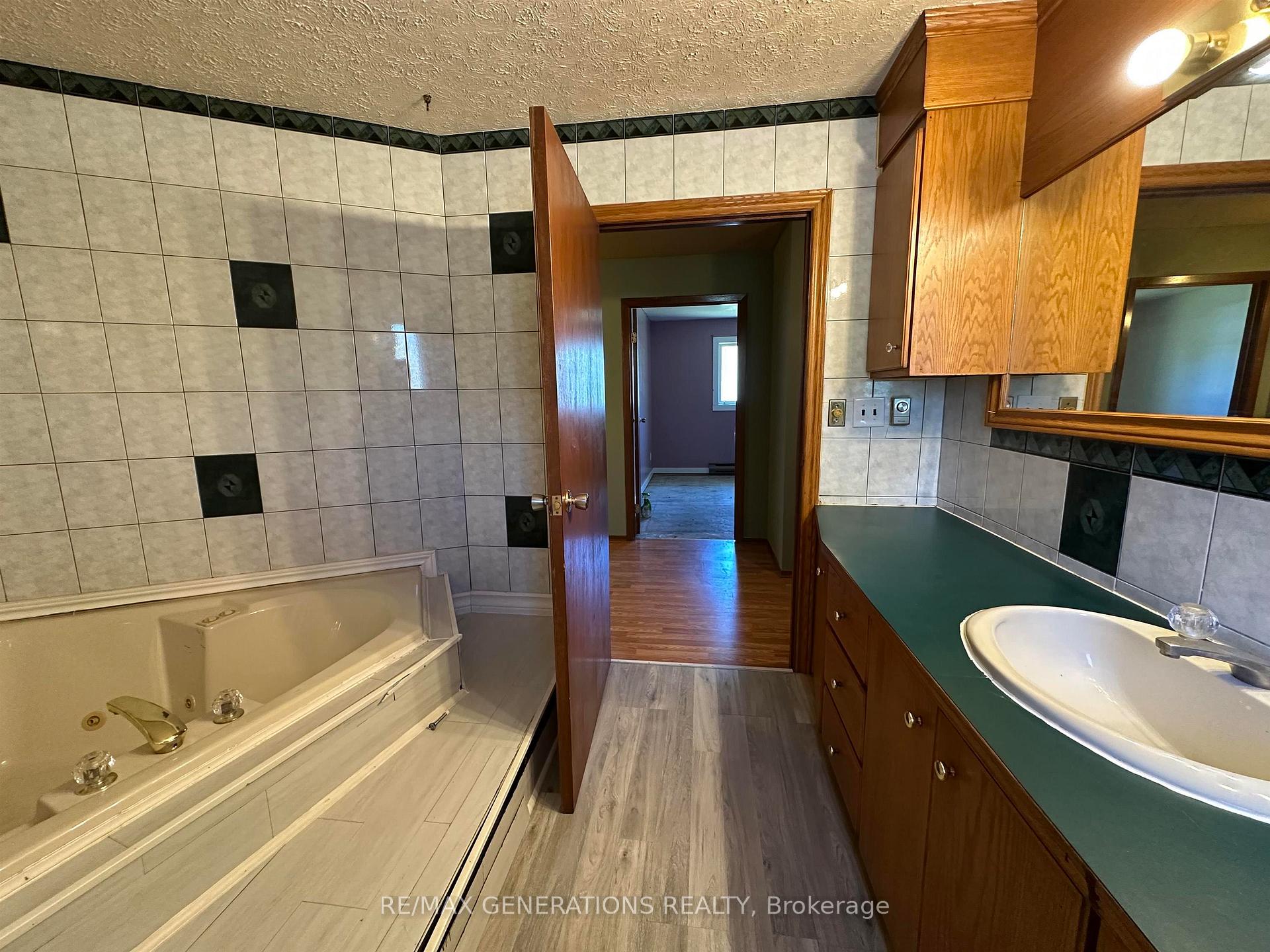 Photo 28 of 100 Centennial Drive, Schreiber — HOMEH