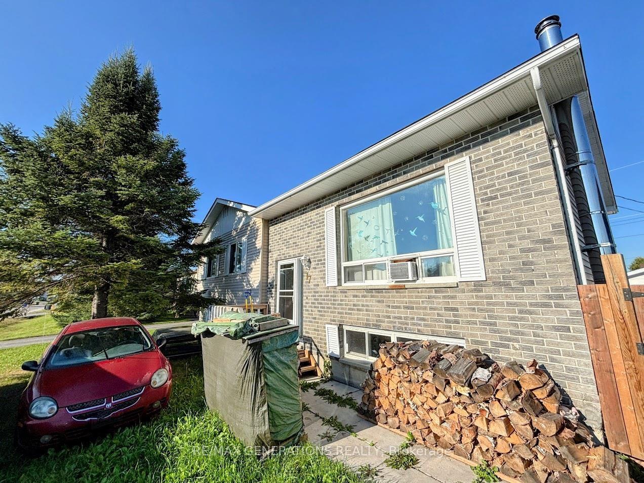 Photo 1 of 17 Barnett Street, Manitouwadge — HOMEH