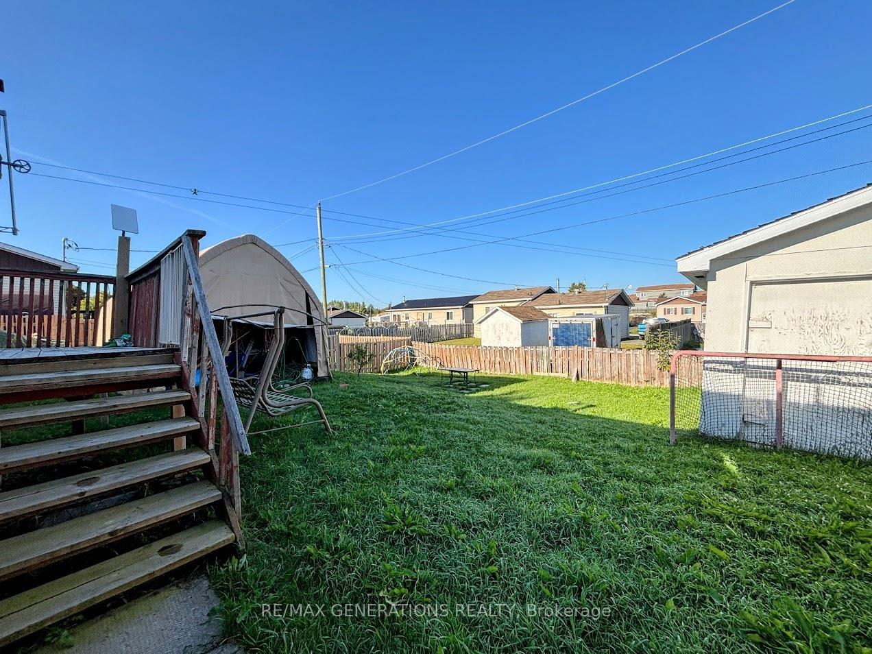 Photo 33 of 17 Barnett Street, Manitouwadge — HOMEH