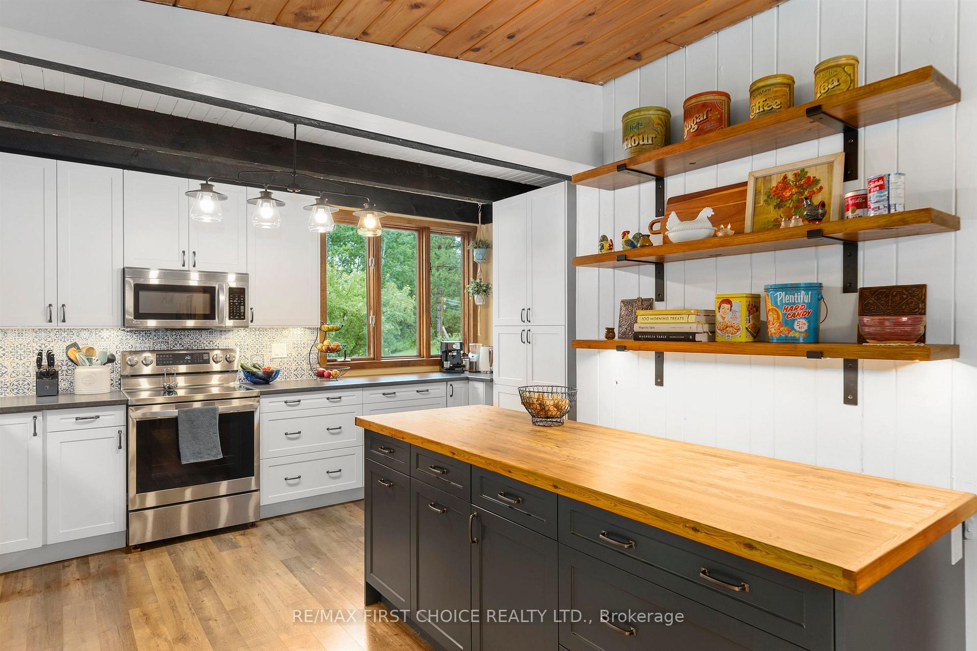 Photo 10 of 4401 Hwy 61, Neebing, Blake — HOMEH